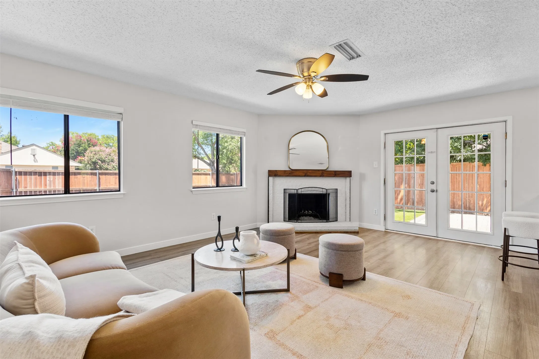 Single Family Residence For Rent in Denton County , 3109 Fairgate Drive, Carrollton, Texas 75007, 3 Bedroom, 2 Bathroom, 2 Garage spaces, 1,668 Sqft, built in 1983, mls#21381106, Real Estate Agent in Carrollton, Homes For Rent in Denton county, Homes For Rent in Carrollton, Realtor in Carrollton Texas, Real Estate Brokerage Independent Realty Texas, Luminita Cordes Realtor