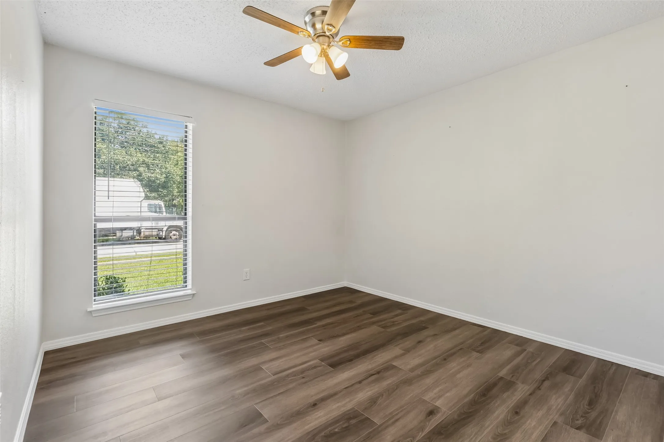 Single Family Residence For Rent in Denton County , 3109 Fairgate Drive, Carrollton, Texas 75007, 3 Bedroom, 2 Bathroom, 2 Garage spaces, 1,668 Sqft, built in 1983, mls#21381106, Real Estate Agent in Carrollton, Homes For Rent in Denton county, Homes For Rent in Carrollton, Realtor in Carrollton Texas, Real Estate Brokerage Independent Realty Texas, Luminita Cordes Realtor