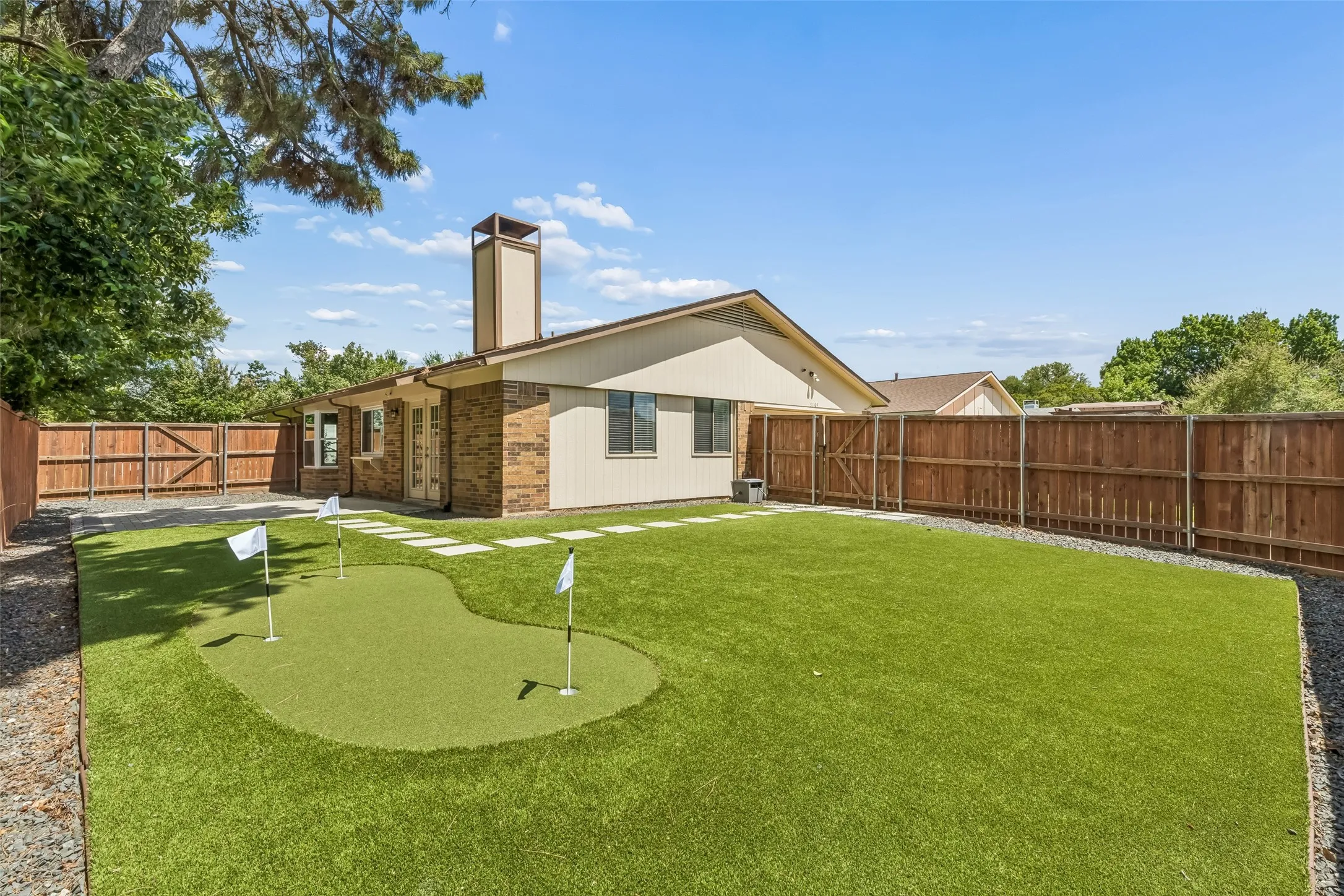 Single Family Residence For Rent in Denton County , 3109 Fairgate Drive, Carrollton, Texas 75007, 3 Bedroom, 2 Bathroom, 2 Garage spaces, 1,668 Sqft, built in 1983, mls#21381106, Real Estate Agent in Carrollton, Homes For Rent in Denton county, Homes For Rent in Carrollton, Realtor in Carrollton Texas, Real Estate Brokerage Independent Realty Texas, Luminita Cordes Realtor