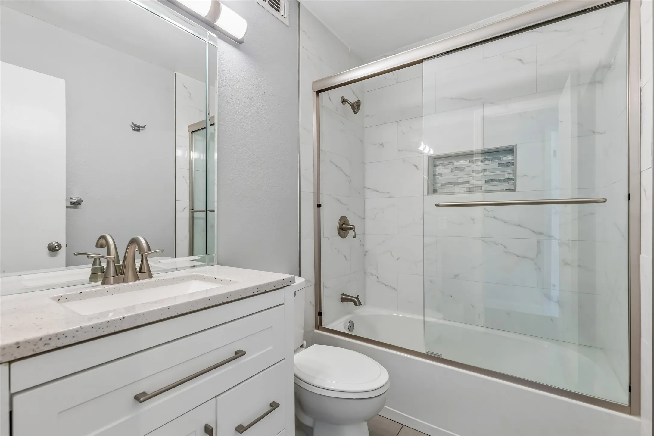 Single Family Residence For Rent in Denton County , 3109 Fairgate Drive, Carrollton, Texas 75007, 3 Bedroom, 2 Bathroom, 2 Garage spaces, 1,668 Sqft, built in 1983, mls#21381106, Real Estate Agent in Carrollton, Homes For Rent in Denton county, Homes For Rent in Carrollton, Realtor in Carrollton Texas, Real Estate Brokerage Independent Realty Texas, Luminita Cordes Realtor
