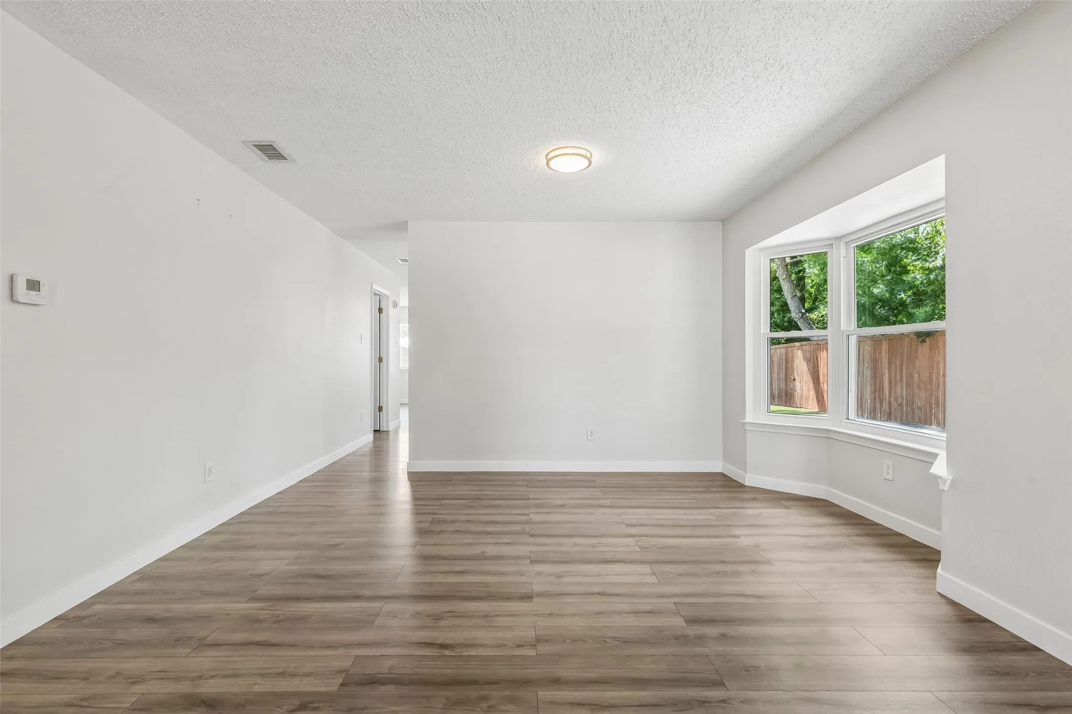 Single Family Residence For Rent in Denton County , 3109 Fairgate Drive, Carrollton, Texas 75007, 3 Bedroom, 2 Bathroom, 2 Garage spaces, 1,668 Sqft, built in 1983, mls#21381106, Real Estate Agent in Carrollton, Homes For Rent in Denton county, Homes For Rent in Carrollton, Realtor in Carrollton Texas, Real Estate Brokerage Independent Realty Texas, Luminita Cordes Realtor