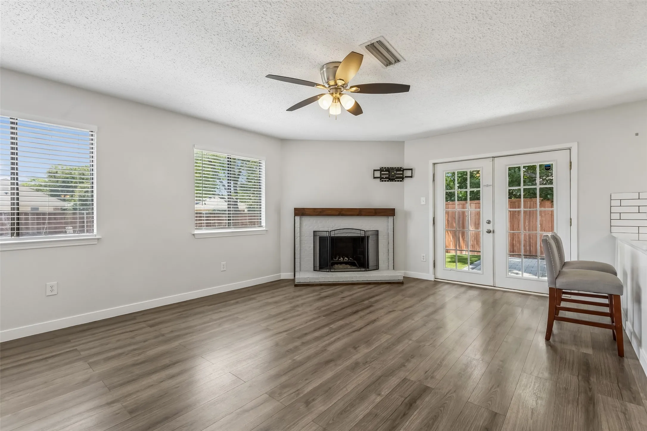 Single Family Residence For Rent in Denton County , 3109 Fairgate Drive, Carrollton, Texas 75007, 3 Bedroom, 2 Bathroom, 2 Garage spaces, 1,668 Sqft, built in 1983, mls#21381106, Real Estate Agent in Carrollton, Homes For Rent in Denton county, Homes For Rent in Carrollton, Realtor in Carrollton Texas, Real Estate Brokerage Independent Realty Texas, Luminita Cordes Realtor