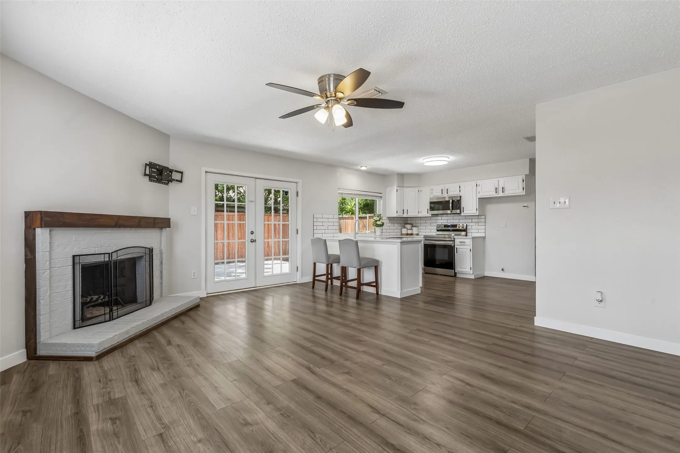 Single Family Residence For Rent in Denton County , 3109 Fairgate Drive, Carrollton, Texas 75007, 3 Bedroom, 2 Bathroom, 2 Garage spaces, 1,668 Sqft, built in 1983, mls#21381106, Real Estate Agent in Carrollton, Homes For Rent in Denton county, Homes For Rent in Carrollton, Realtor in Carrollton Texas, Real Estate Brokerage Independent Realty Texas, Luminita Cordes Realtor