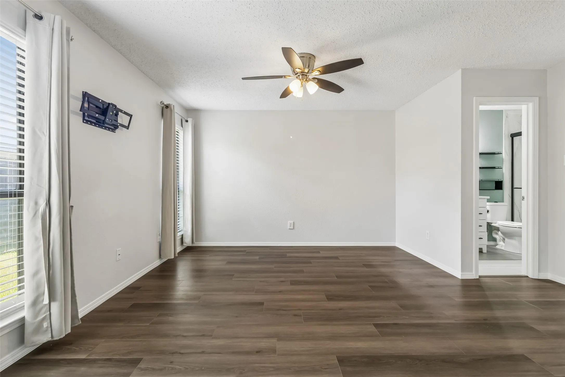 Single Family Residence For Rent in Denton County , 3109 Fairgate Drive, Carrollton, Texas 75007, 3 Bedroom, 2 Bathroom, 2 Garage spaces, 1,668 Sqft, built in 1983, mls#21381106, Real Estate Agent in Carrollton, Homes For Rent in Denton county, Homes For Rent in Carrollton, Realtor in Carrollton Texas, Real Estate Brokerage Independent Realty Texas, Luminita Cordes Realtor
