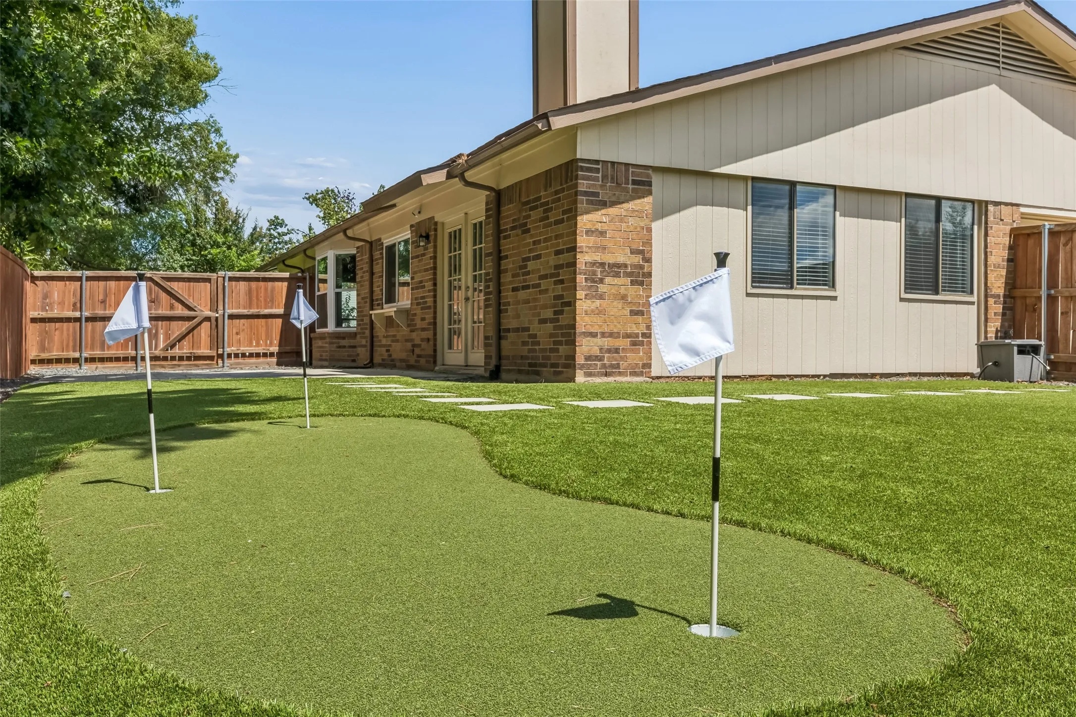 Single Family Residence For Rent in Denton County , 3109 Fairgate Drive, Carrollton, Texas 75007, 3 Bedroom, 2 Bathroom, 2 Garage spaces, 1,668 Sqft, built in 1983, mls#21381106, Real Estate Agent in Carrollton, Homes For Rent in Denton county, Homes For Rent in Carrollton, Realtor in Carrollton Texas, Real Estate Brokerage Independent Realty Texas, Luminita Cordes Realtor