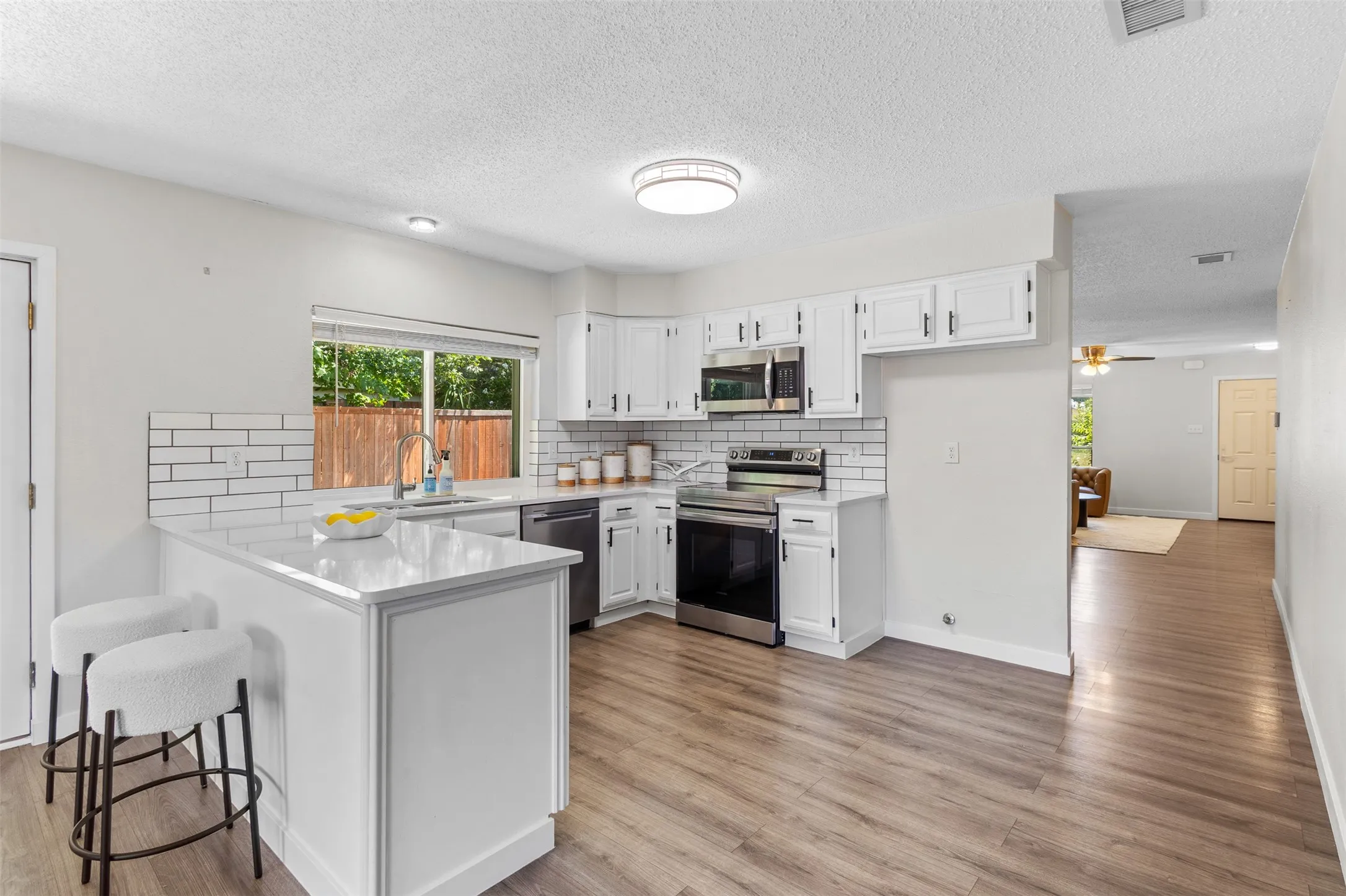 Single Family Residence For Rent in Denton County , 3109 Fairgate Drive, Carrollton, Texas 75007, 3 Bedroom, 2 Bathroom, 2 Garage spaces, 1,668 Sqft, built in 1983, mls#21381106, Real Estate Agent in Carrollton, Homes For Rent in Denton county, Homes For Rent in Carrollton, Realtor in Carrollton Texas, Real Estate Brokerage Independent Realty Texas, Luminita Cordes Realtor