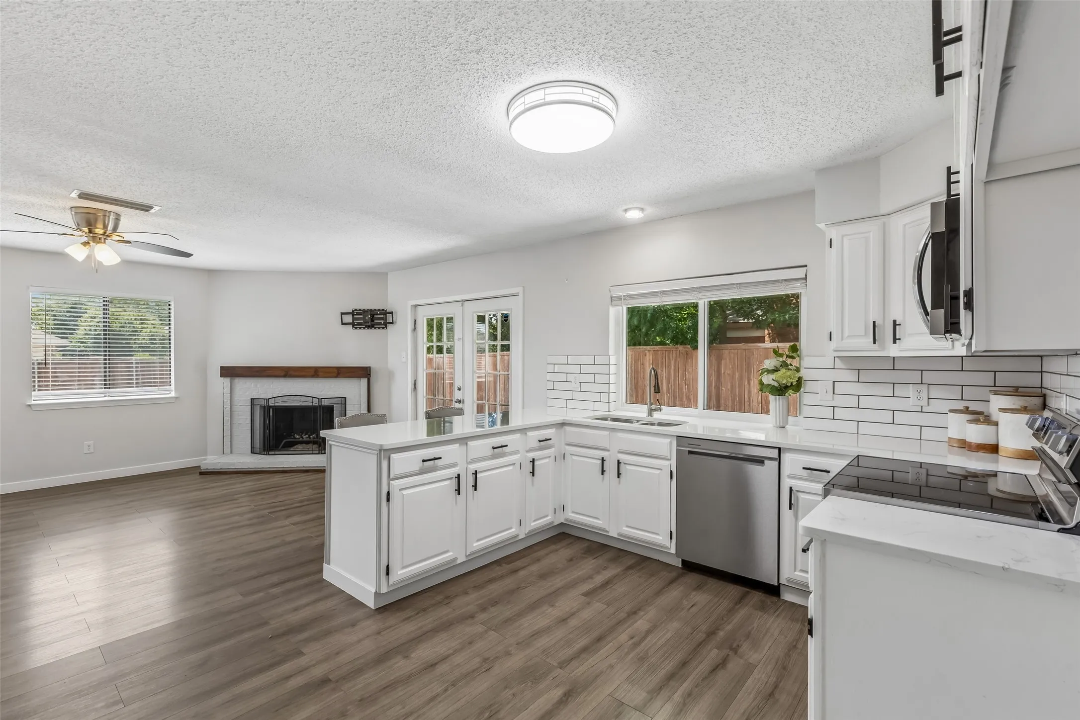 Single Family Residence For Rent in Denton County , 3109 Fairgate Drive, Carrollton, Texas 75007, 3 Bedroom, 2 Bathroom, 2 Garage spaces, 1,668 Sqft, built in 1983, mls#21381106, Real Estate Agent in Carrollton, Homes For Rent in Denton county, Homes For Rent in Carrollton, Realtor in Carrollton Texas, Real Estate Brokerage Independent Realty Texas, Luminita Cordes Realtor