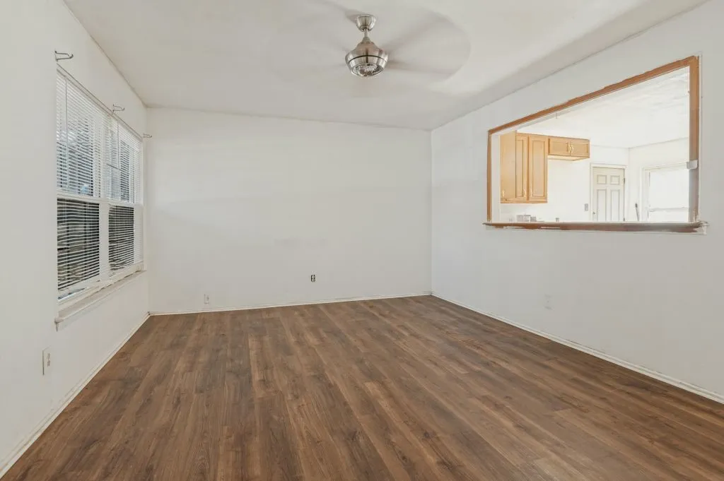 Single Family Residence For Sale in Tarrant County , 1024 Harris Drive, Euless, Texas 76039, 3 Bedroom, 1 Bathroom, 1 Garage spaces, 987 Sqft, built in 1959, mls#21380830, Real Estate Agent in Euless, Homes For Sale in Tarrant county, Homes For Sale in Euless, Realtor in Euless Texas, Real Estate Brokerage Independent Realty Texas, Luminita Cordes Realtor