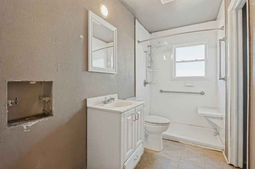 Single Family Residence For Sale in Tarrant County , 1024 Harris Drive, Euless, Texas 76039, 3 Bedroom, 1 Bathroom, 1 Garage spaces, 987 Sqft, built in 1959, mls#21380830, Real Estate Agent in Euless, Homes For Sale in Tarrant county, Homes For Sale in Euless, Realtor in Euless Texas, Real Estate Brokerage Independent Realty Texas, Luminita Cordes Realtor