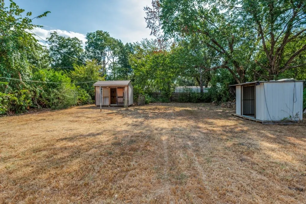 Single Family Residence For Sale in Tarrant County , 1024 Harris Drive, Euless, Texas 76039, 3 Bedroom, 1 Bathroom, 1 Garage spaces, 987 Sqft, built in 1959, mls#21380830, Real Estate Agent in Euless, Homes For Sale in Tarrant county, Homes For Sale in Euless, Realtor in Euless Texas, Real Estate Brokerage Independent Realty Texas, Luminita Cordes Realtor