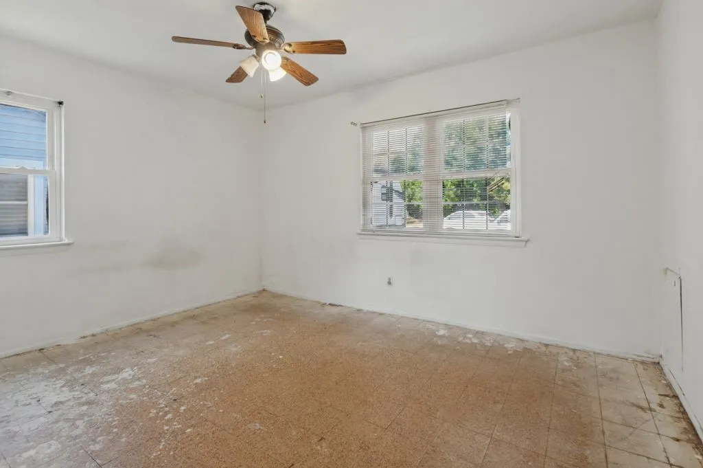 Single Family Residence For Sale in Tarrant County , 1024 Harris Drive, Euless, Texas 76039, 3 Bedroom, 1 Bathroom, 1 Garage spaces, 987 Sqft, built in 1959, mls#21380830, Real Estate Agent in Euless, Homes For Sale in Tarrant county, Homes For Sale in Euless, Realtor in Euless Texas, Real Estate Brokerage Independent Realty Texas, Luminita Cordes Realtor