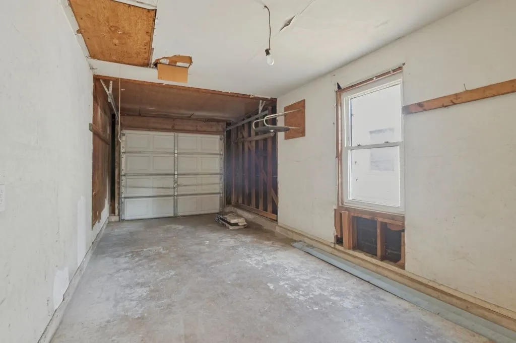 Single Family Residence For Sale in Tarrant County , 1024 Harris Drive, Euless, Texas 76039, 3 Bedroom, 1 Bathroom, 1 Garage spaces, 987 Sqft, built in 1959, mls#21380830, Real Estate Agent in Euless, Homes For Sale in Tarrant county, Homes For Sale in Euless, Realtor in Euless Texas, Real Estate Brokerage Independent Realty Texas, Luminita Cordes Realtor