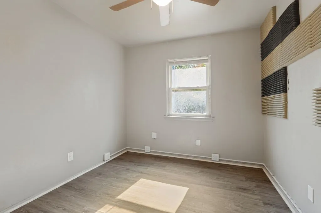 Single Family Residence For Sale in Tarrant County , 1024 Harris Drive, Euless, Texas 76039, 3 Bedroom, 1 Bathroom, 1 Garage spaces, 987 Sqft, built in 1959, mls#21380830, Real Estate Agent in Euless, Homes For Sale in Tarrant county, Homes For Sale in Euless, Realtor in Euless Texas, Real Estate Brokerage Independent Realty Texas, Luminita Cordes Realtor
