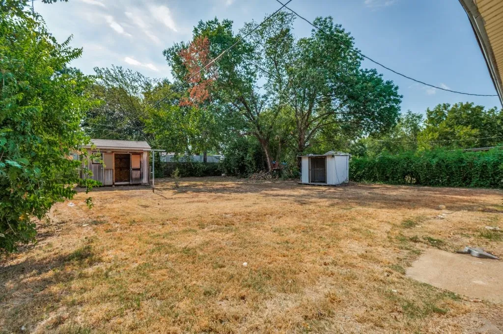 Single Family Residence For Sale in Tarrant County , 1024 Harris Drive, Euless, Texas 76039, 3 Bedroom, 1 Bathroom, 1 Garage spaces, 987 Sqft, built in 1959, mls#21380830, Real Estate Agent in Euless, Homes For Sale in Tarrant county, Homes For Sale in Euless, Realtor in Euless Texas, Real Estate Brokerage Independent Realty Texas, Luminita Cordes Realtor