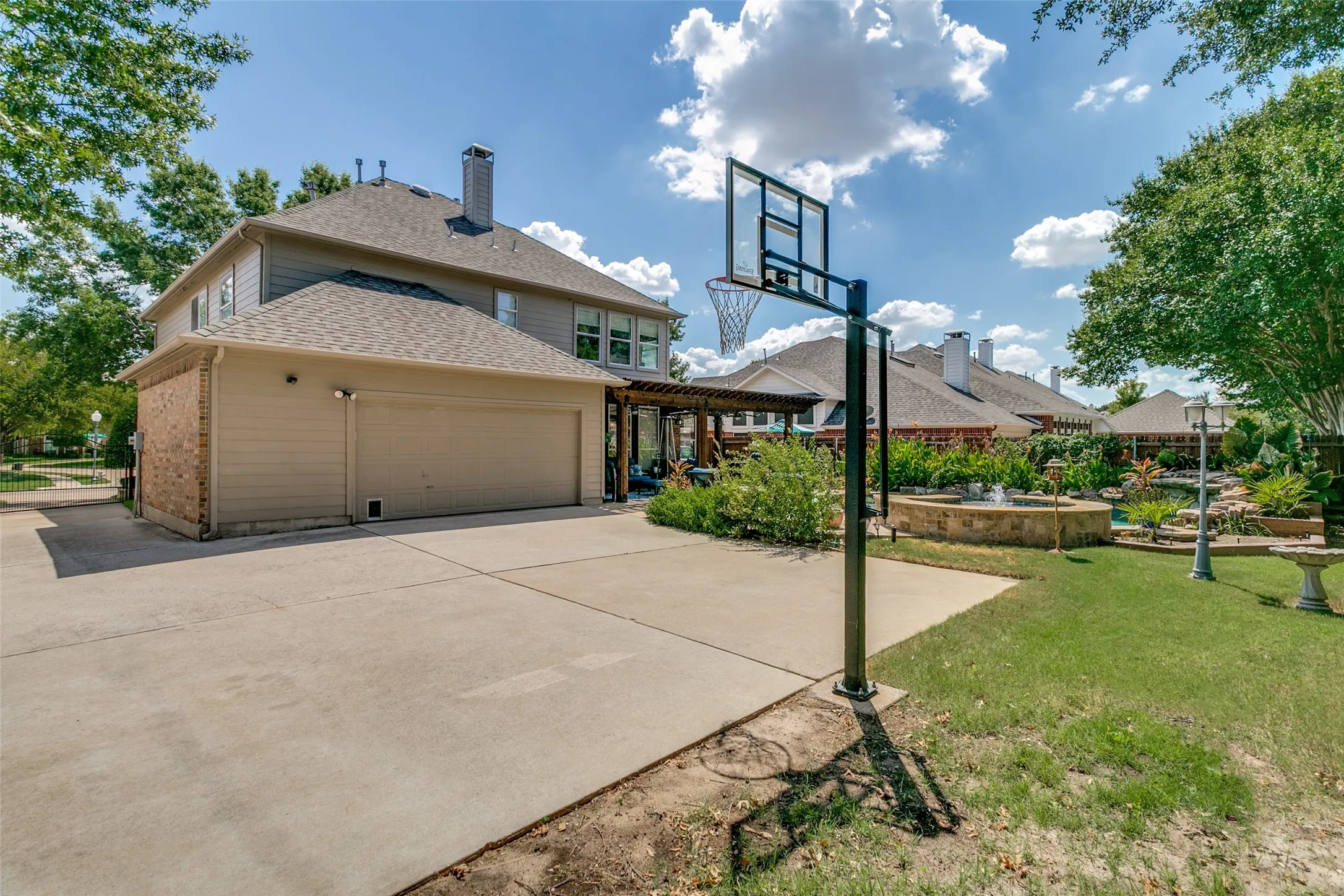 Large driveway for turning ease or more parking