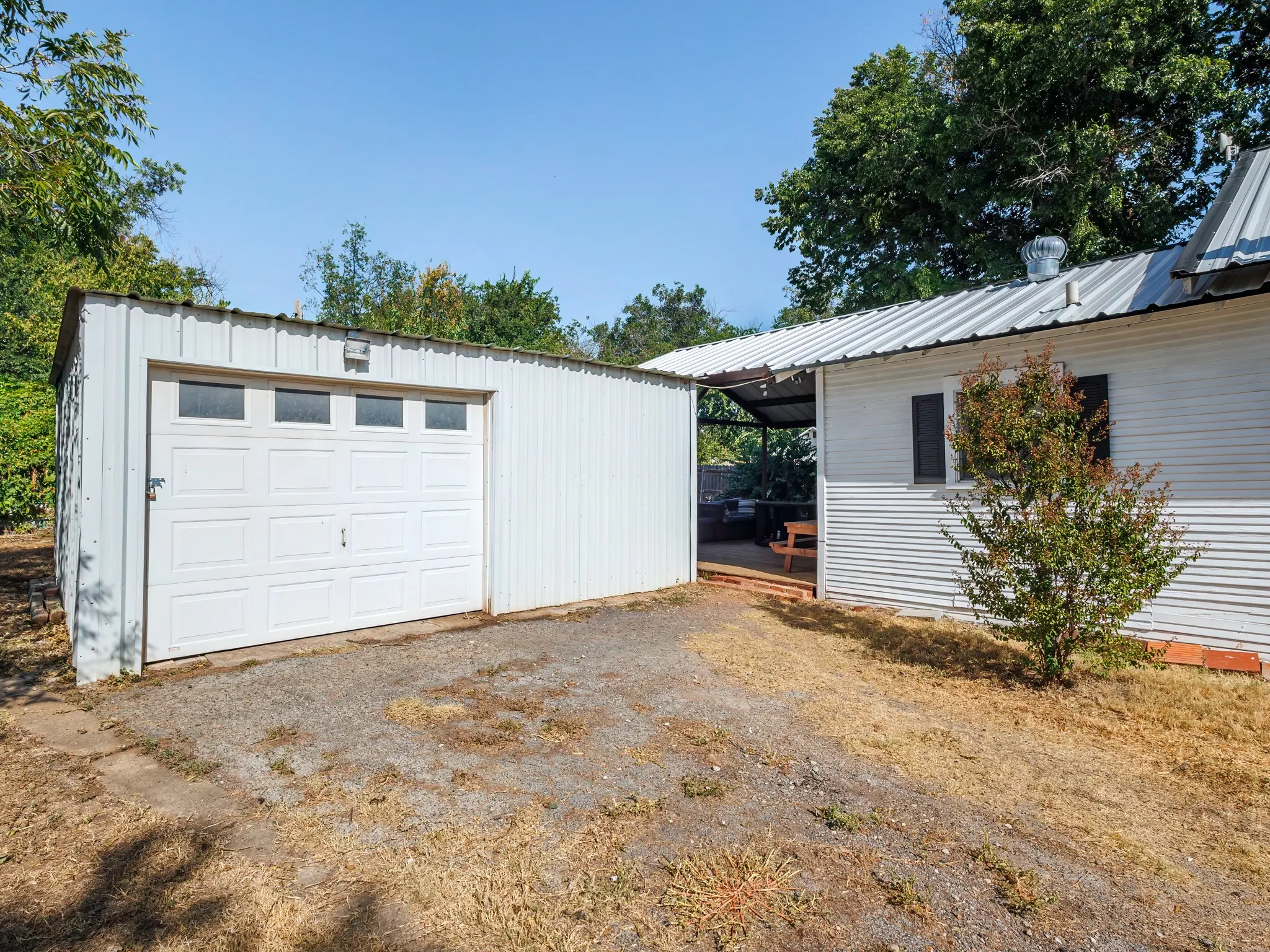 Single Family Residence For Sale in Coleman County , 211 N Nueces Street, Coleman, Texas 76834, 3 Bedroom, 2 Bathroom, 1 Garage spaces, 1,442 Sqft, built in 1930, mls#21381006, Real Estate Agent in Coleman, Homes For Sale in Coleman county, Homes For Sale in Coleman, Realtor in Coleman Texas, Real Estate Brokerage Independent Realty Texas, Luminita Cordes Realtor