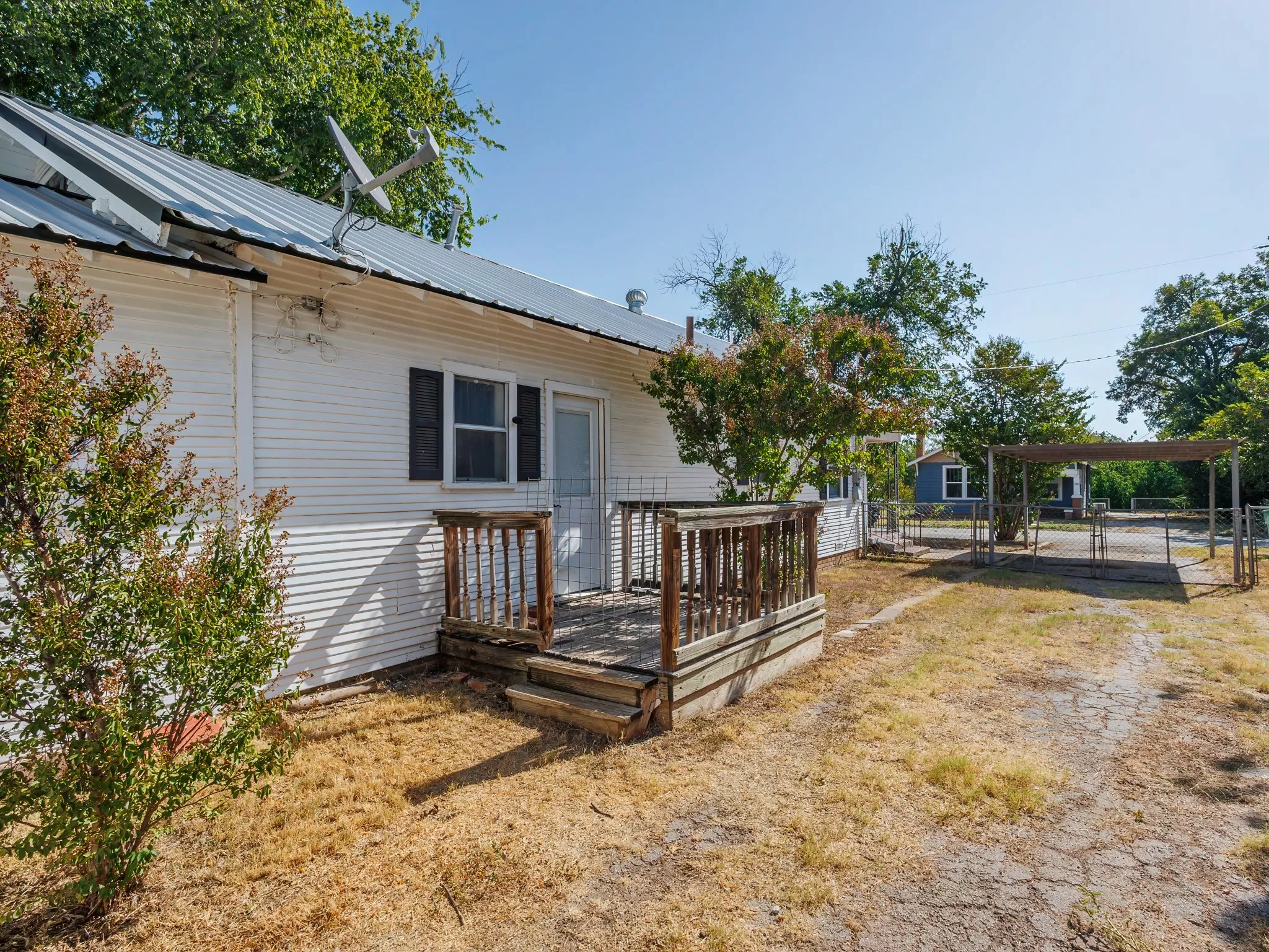 Single Family Residence For Sale in Coleman County , 211 N Nueces Street, Coleman, Texas 76834, 3 Bedroom, 2 Bathroom, 1 Garage spaces, 1,442 Sqft, built in 1930, mls#21381006, Real Estate Agent in Coleman, Homes For Sale in Coleman county, Homes For Sale in Coleman, Realtor in Coleman Texas, Real Estate Brokerage Independent Realty Texas, Luminita Cordes Realtor