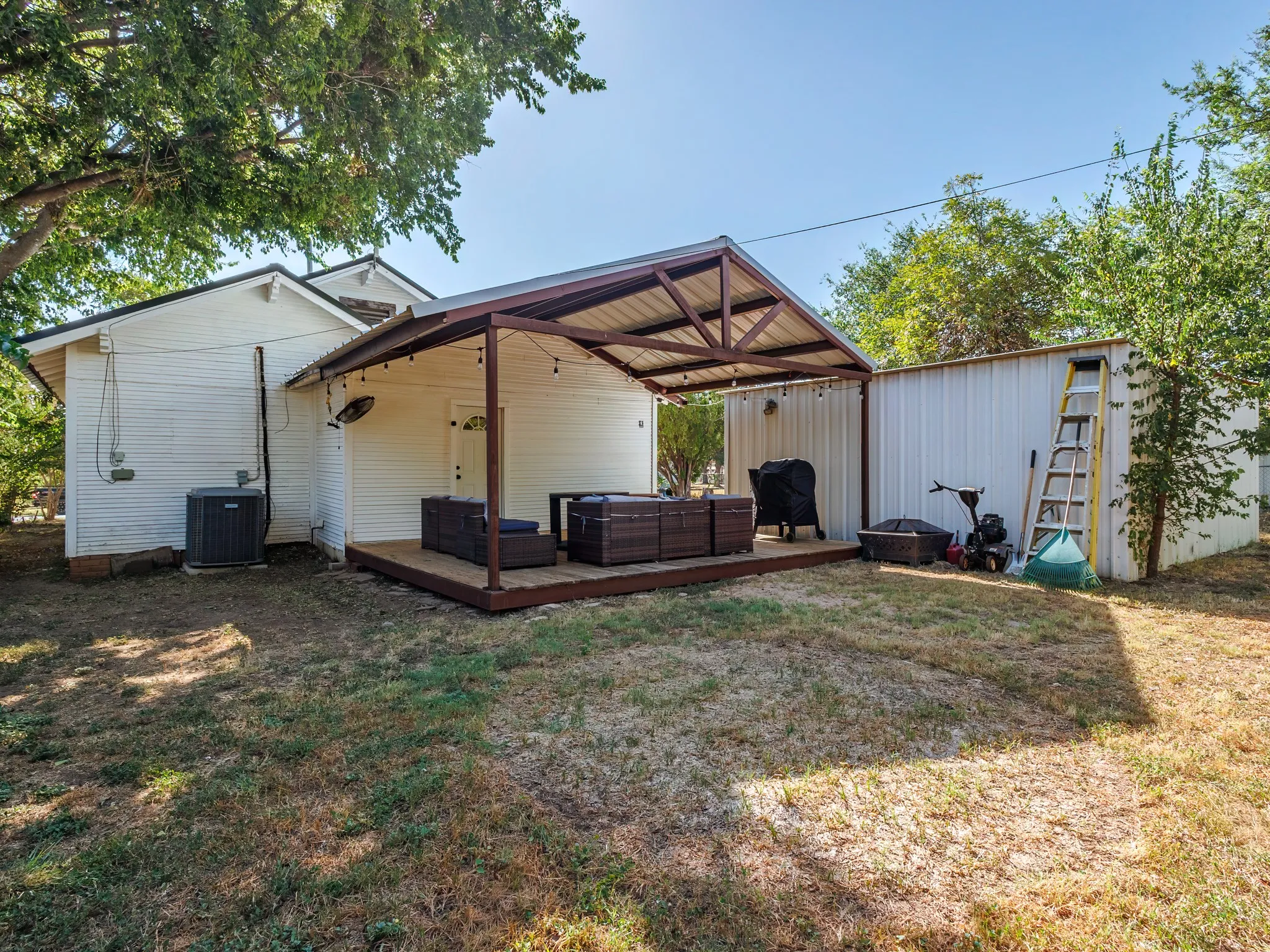 Single Family Residence For Sale in Coleman County , 211 N Nueces Street, Coleman, Texas 76834, 3 Bedroom, 2 Bathroom, 1 Garage spaces, 1,442 Sqft, built in 1930, mls#21381006, Real Estate Agent in Coleman, Homes For Sale in Coleman county, Homes For Sale in Coleman, Realtor in Coleman Texas, Real Estate Brokerage Independent Realty Texas, Luminita Cordes Realtor