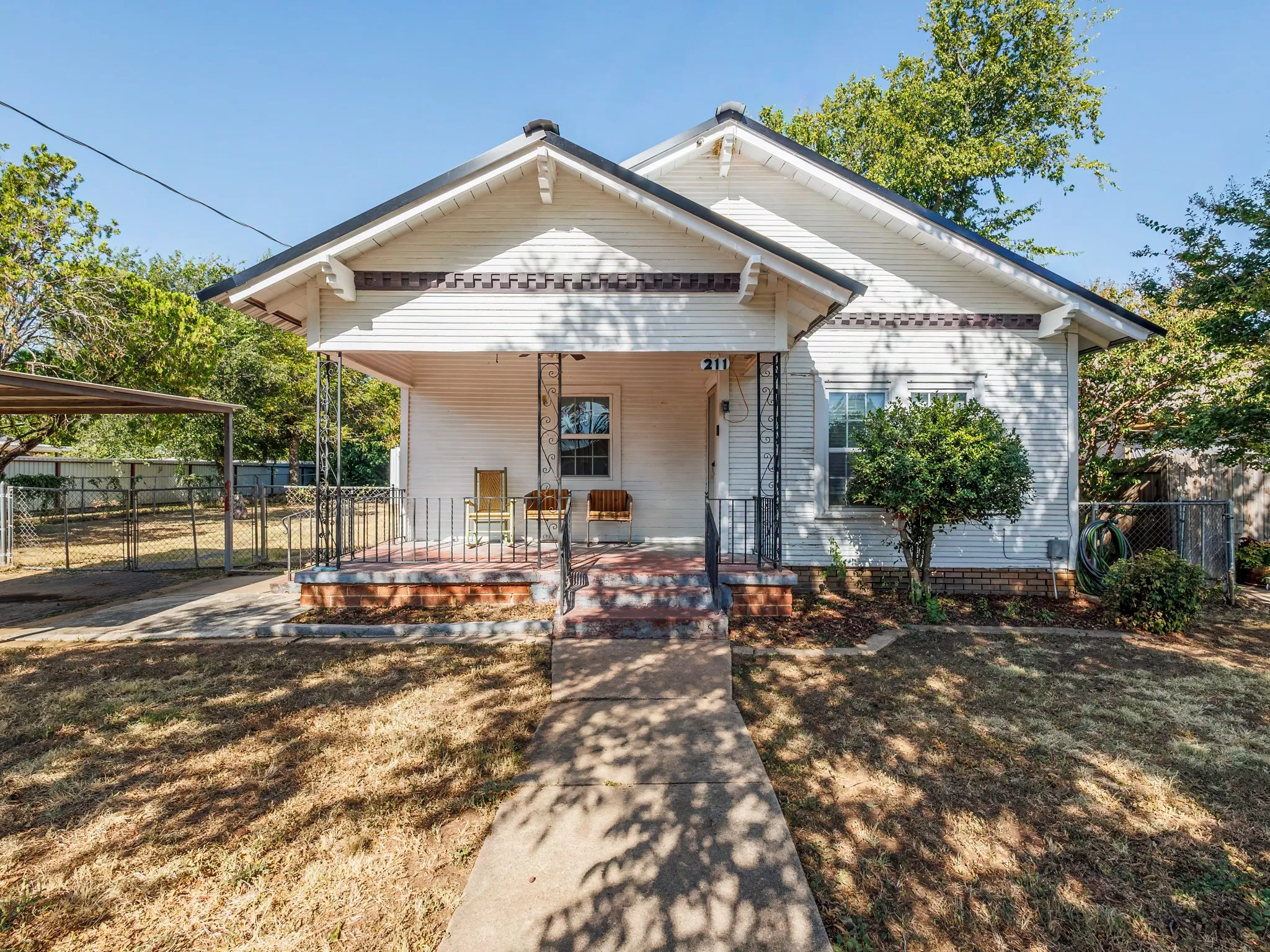 Single Family Residence For Sale in Coleman County , 211 N Nueces Street, Coleman, Texas 76834, 3 Bedroom, 2 Bathroom, 1 Garage spaces, 1,442 Sqft, built in 1930, mls#21381006, Real Estate Agent in Coleman, Homes For Sale in Coleman county, Homes For Sale in Coleman, Realtor in Coleman Texas, Real Estate Brokerage Independent Realty Texas, Luminita Cordes Realtor