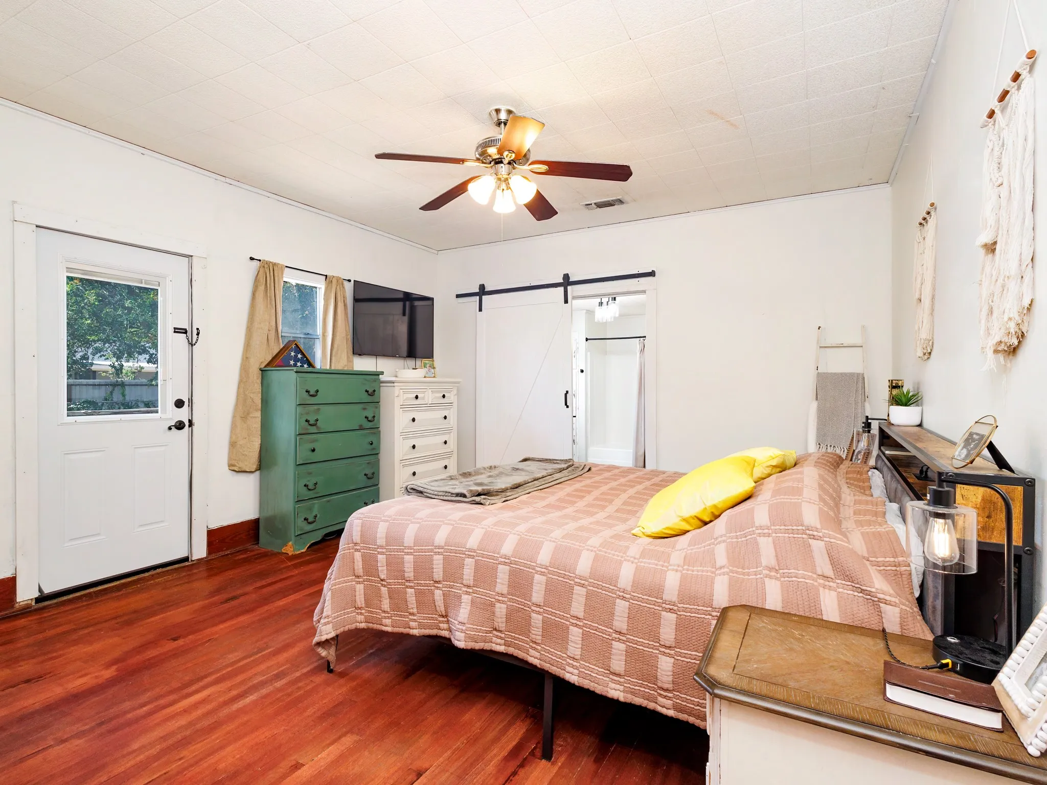 Single Family Residence For Sale in Coleman County , 211 N Nueces Street, Coleman, Texas 76834, 3 Bedroom, 2 Bathroom, 1 Garage spaces, 1,442 Sqft, built in 1930, mls#21381006, Real Estate Agent in Coleman, Homes For Sale in Coleman county, Homes For Sale in Coleman, Realtor in Coleman Texas, Real Estate Brokerage Independent Realty Texas, Luminita Cordes Realtor