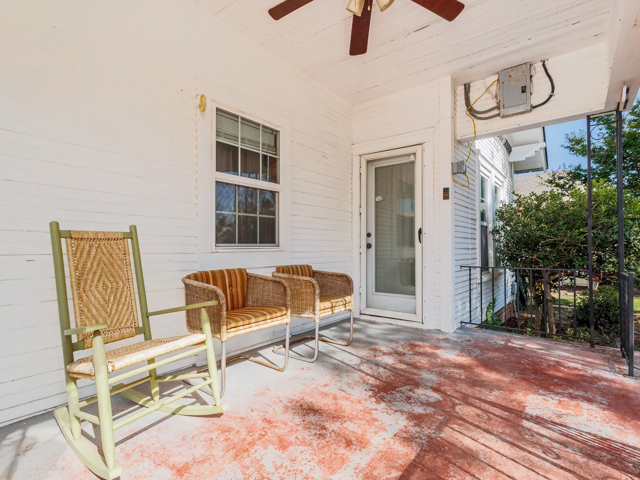 Single Family Residence For Sale in Coleman County , 211 N Nueces Street, Coleman, Texas 76834, 3 Bedroom, 2 Bathroom, 1 Garage spaces, 1,442 Sqft, built in 1930, mls#21381006, Real Estate Agent in Coleman, Homes For Sale in Coleman county, Homes For Sale in Coleman, Realtor in Coleman Texas, Real Estate Brokerage Independent Realty Texas, Luminita Cordes Realtor
