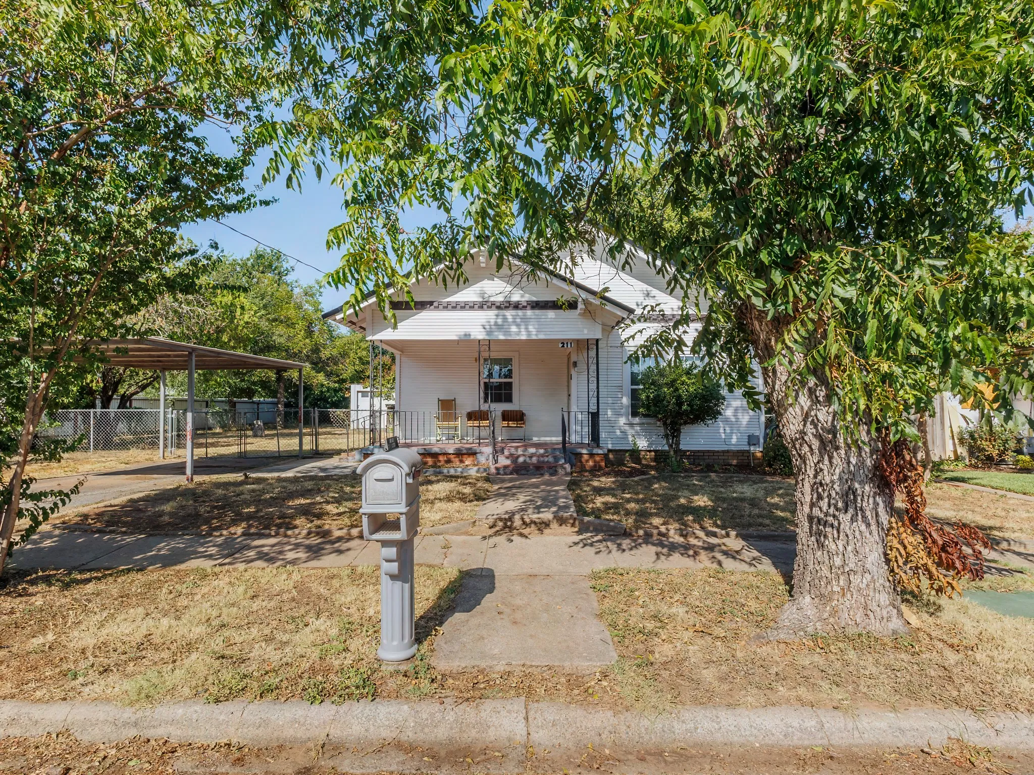 Single Family Residence For Sale in Coleman County , 211 N Nueces Street, Coleman, Texas 76834, 3 Bedroom, 2 Bathroom, 1 Garage spaces, 1,442 Sqft, built in 1930, mls#21381006, Real Estate Agent in Coleman, Homes For Sale in Coleman county, Homes For Sale in Coleman, Realtor in Coleman Texas, Real Estate Brokerage Independent Realty Texas, Luminita Cordes Realtor