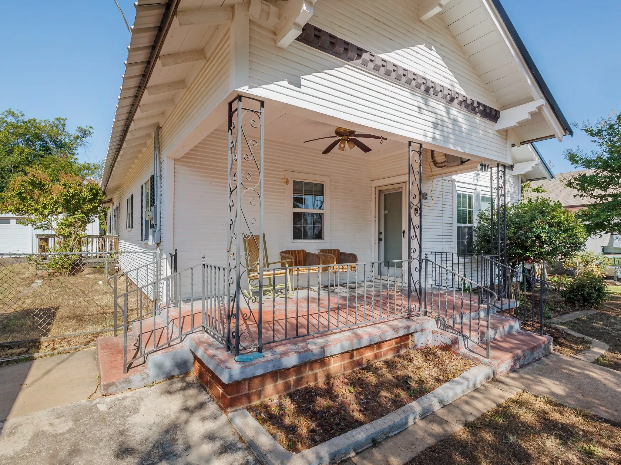 Single Family Residence For Sale in Coleman County , 211 N Nueces Street, Coleman, Texas 76834, 3 Bedroom, 2 Bathroom, 1 Garage spaces, 1,442 Sqft, built in 1930, mls#21381006, Real Estate Agent in Coleman, Homes For Sale in Coleman county, Homes For Sale in Coleman, Realtor in Coleman Texas, Real Estate Brokerage Independent Realty Texas, Luminita Cordes Realtor