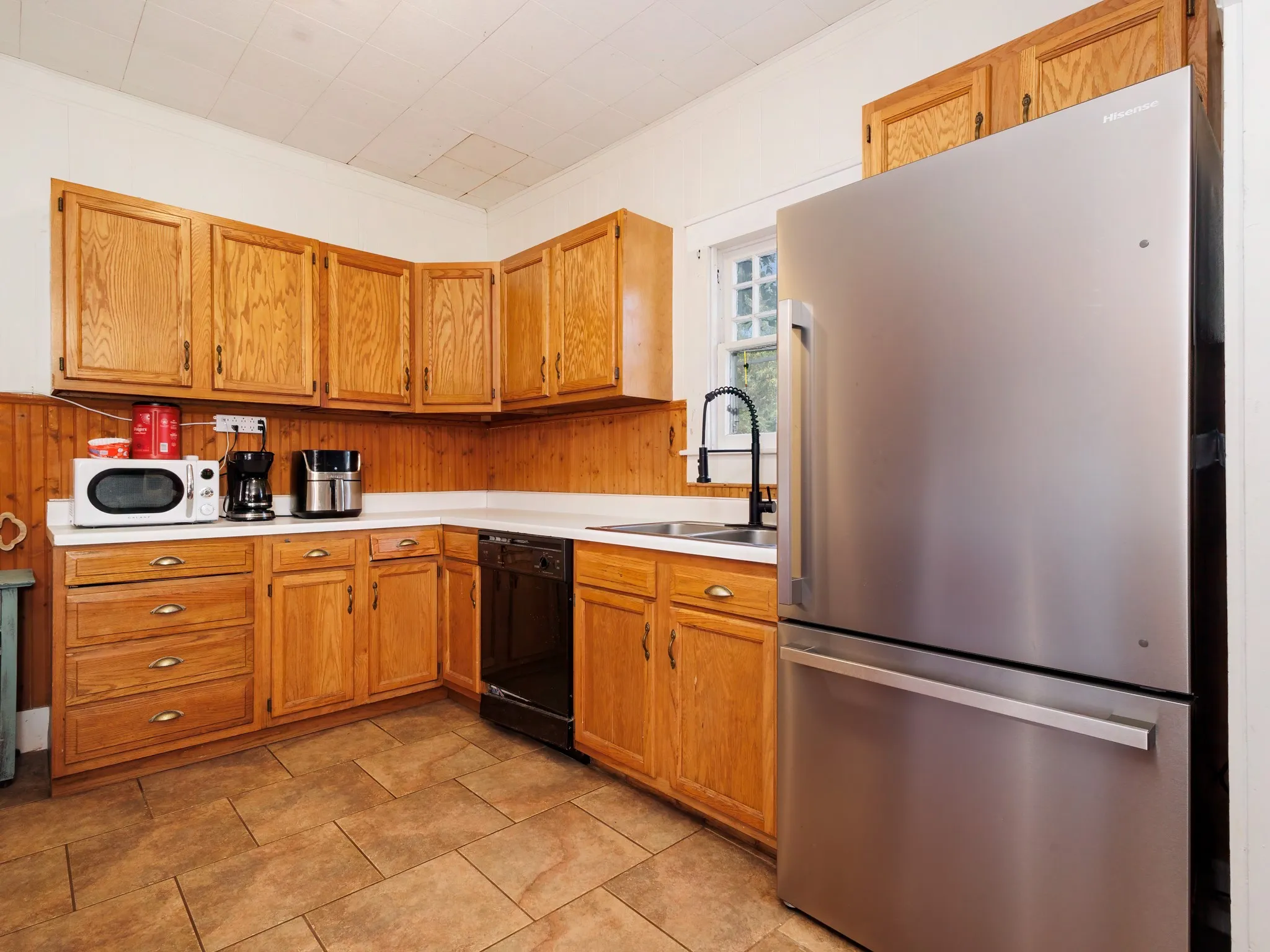 Single Family Residence For Sale in Coleman County , 211 N Nueces Street, Coleman, Texas 76834, 3 Bedroom, 2 Bathroom, 1 Garage spaces, 1,442 Sqft, built in 1930, mls#21381006, Real Estate Agent in Coleman, Homes For Sale in Coleman county, Homes For Sale in Coleman, Realtor in Coleman Texas, Real Estate Brokerage Independent Realty Texas, Luminita Cordes Realtor