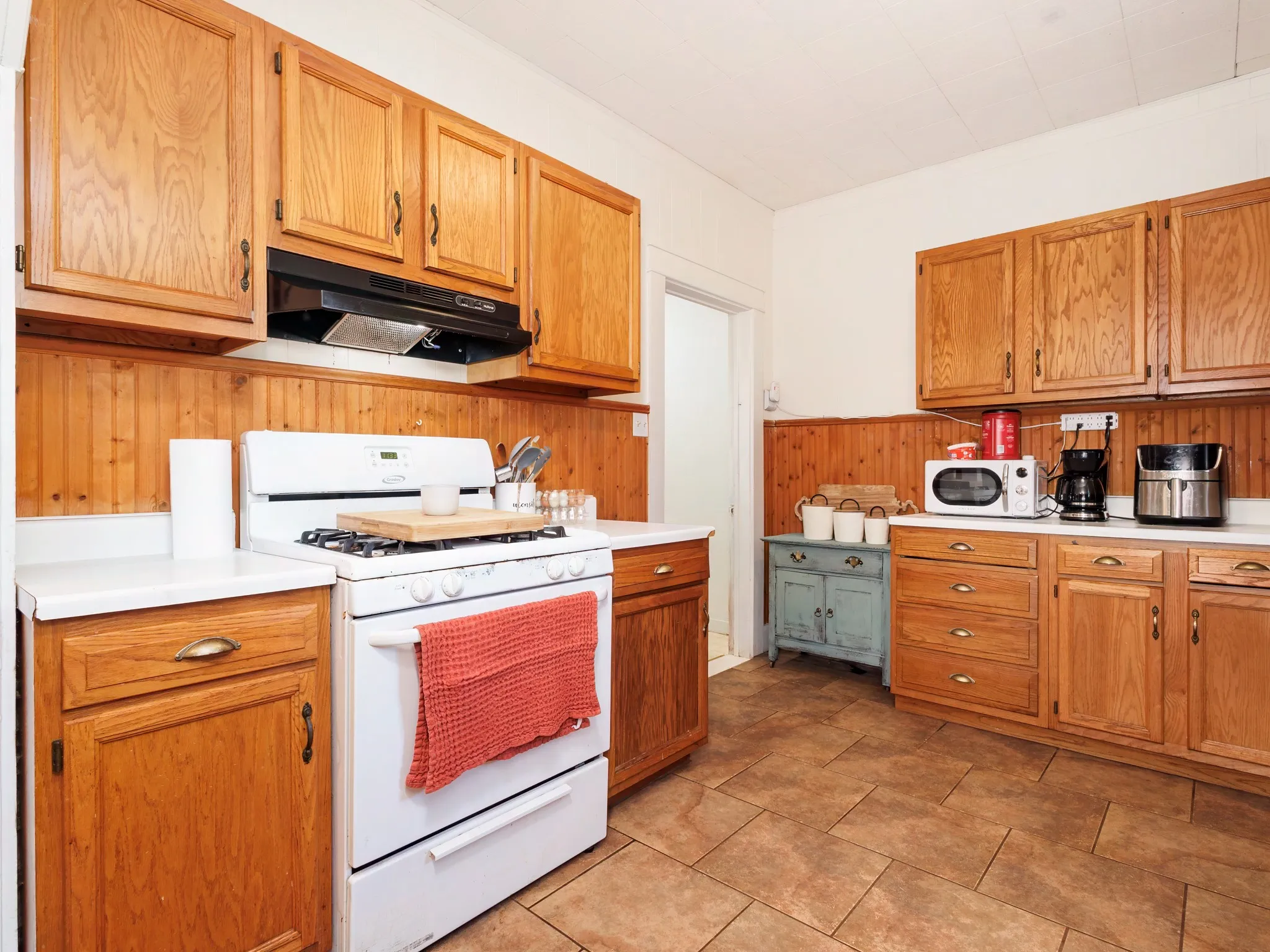 Single Family Residence For Sale in Coleman County , 211 N Nueces Street, Coleman, Texas 76834, 3 Bedroom, 2 Bathroom, 1 Garage spaces, 1,442 Sqft, built in 1930, mls#21381006, Real Estate Agent in Coleman, Homes For Sale in Coleman county, Homes For Sale in Coleman, Realtor in Coleman Texas, Real Estate Brokerage Independent Realty Texas, Luminita Cordes Realtor