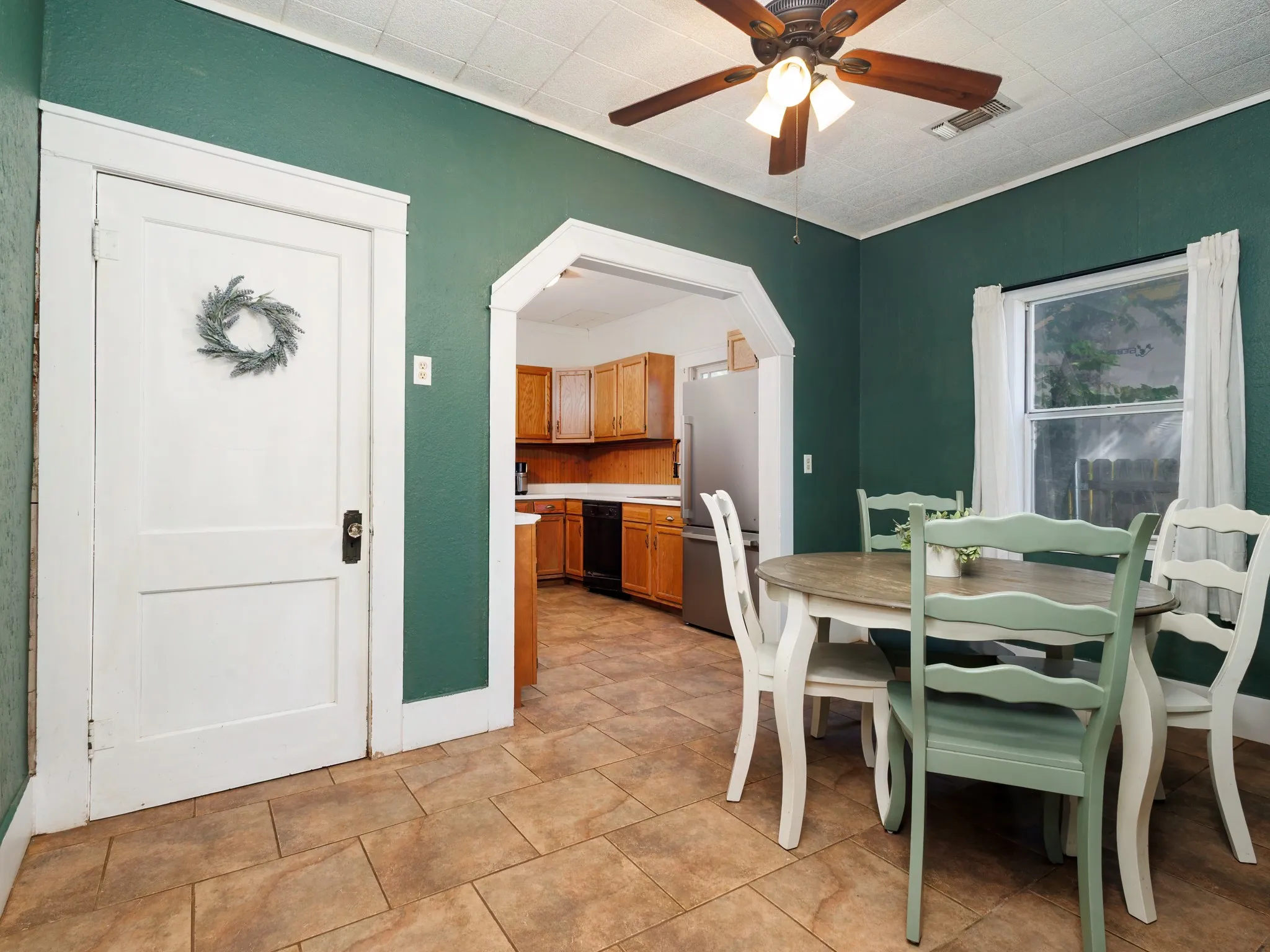 Single Family Residence For Sale in Coleman County , 211 N Nueces Street, Coleman, Texas 76834, 3 Bedroom, 2 Bathroom, 1 Garage spaces, 1,442 Sqft, built in 1930, mls#21381006, Real Estate Agent in Coleman, Homes For Sale in Coleman county, Homes For Sale in Coleman, Realtor in Coleman Texas, Real Estate Brokerage Independent Realty Texas, Luminita Cordes Realtor