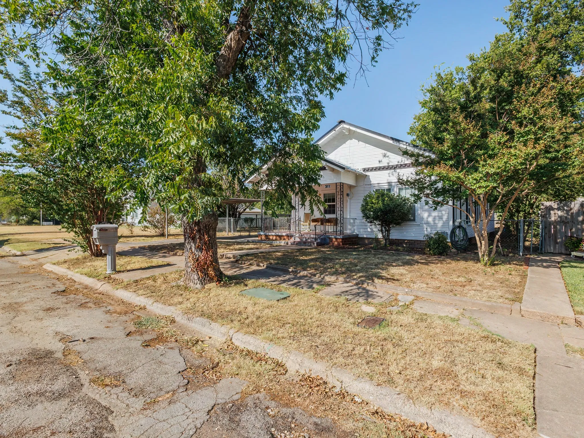 Single Family Residence For Sale in Coleman County , 211 N Nueces Street, Coleman, Texas 76834, 3 Bedroom, 2 Bathroom, 1 Garage spaces, 1,442 Sqft, built in 1930, mls#21381006, Real Estate Agent in Coleman, Homes For Sale in Coleman county, Homes For Sale in Coleman, Realtor in Coleman Texas, Real Estate Brokerage Independent Realty Texas, Luminita Cordes Realtor