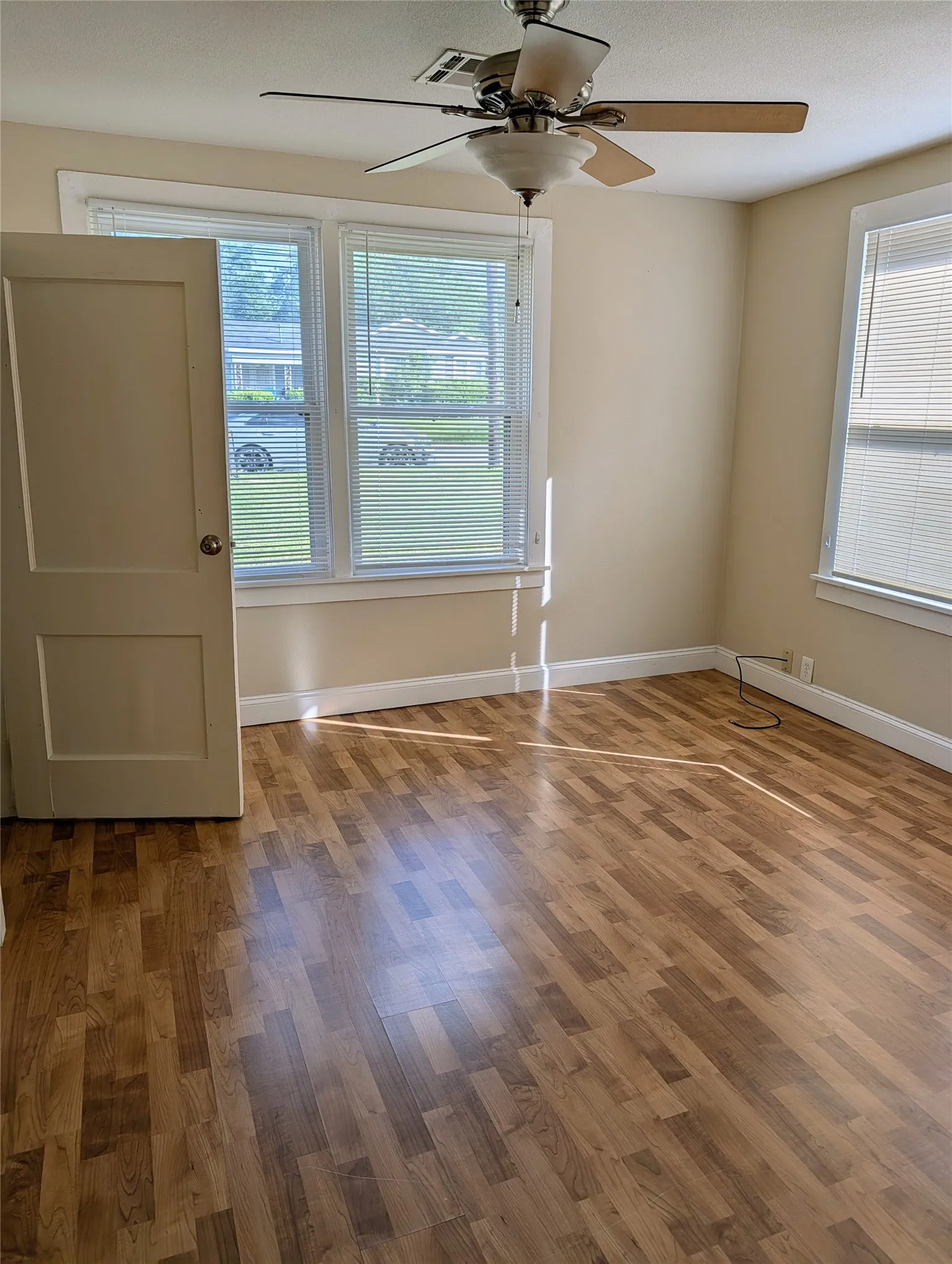 Single Family Residence For Rent in Mc Lennan County , 1701 Meridian Avenue, Waco, Texas 76708, 2 Bedroom, 1 Bathroom, Garage spaces, 957 Sqft, built in 1947, mls#21381163, Real Estate Agent in Waco, Homes For Rent in Mc Lennan county, Homes For Rent in Waco, Realtor in Waco Texas, Real Estate Brokerage Independent Realty Texas, Luminita Cordes Realtor
