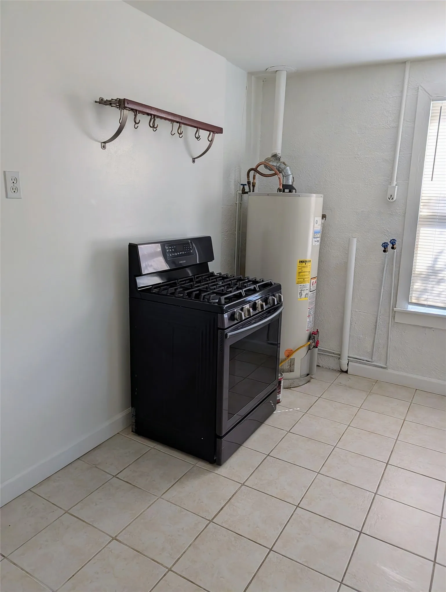 Single Family Residence For Rent in Mc Lennan County , 1701 Meridian Avenue, Waco, Texas 76708, 2 Bedroom, 1 Bathroom, Garage spaces, 957 Sqft, built in 1947, mls#21381163, Real Estate Agent in Waco, Homes For Rent in Mc Lennan county, Homes For Rent in Waco, Realtor in Waco Texas, Real Estate Brokerage Independent Realty Texas, Luminita Cordes Realtor