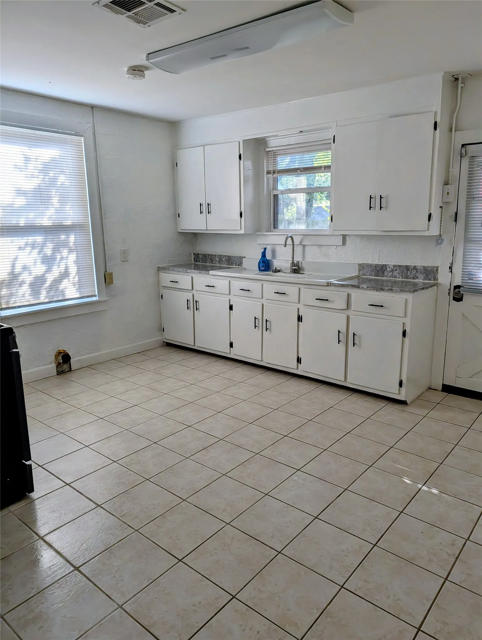 Single Family Residence For Rent in Mc Lennan County , 1701 Meridian Avenue, Waco, Texas 76708, 2 Bedroom, 1 Bathroom, Garage spaces, 957 Sqft, built in 1947, mls#21381163, Real Estate Agent in Waco, Homes For Rent in Mc Lennan county, Homes For Rent in Waco, Realtor in Waco Texas, Real Estate Brokerage Independent Realty Texas, Luminita Cordes Realtor