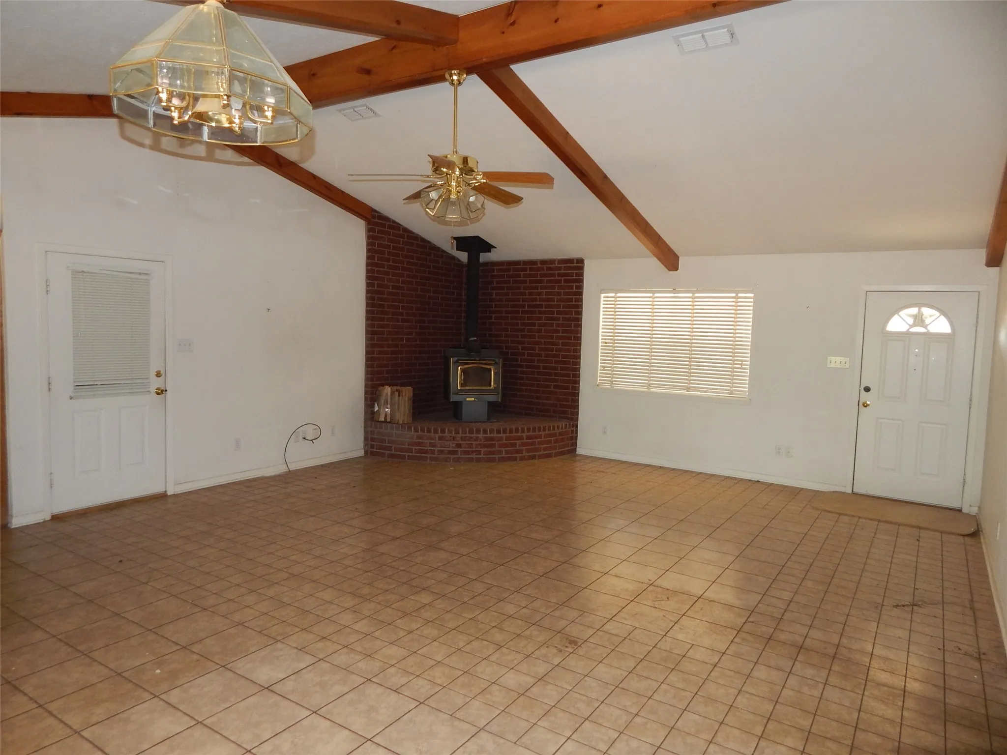 Single Family Residence For Sale in Upshur County , 8267 FM 3358, Gilmer, Texas 75645, 3 Bedroom, 2 Bathroom, 2 Garage spaces, 1,670 Sqft, built in 1996, mls#21381135, Real Estate Agent in Gilmer, Homes For Sale in Upshur county, Homes For Sale in Gilmer, Realtor in Gilmer Texas, Real Estate Brokerage Independent Realty Texas, Luminita Cordes Realtor