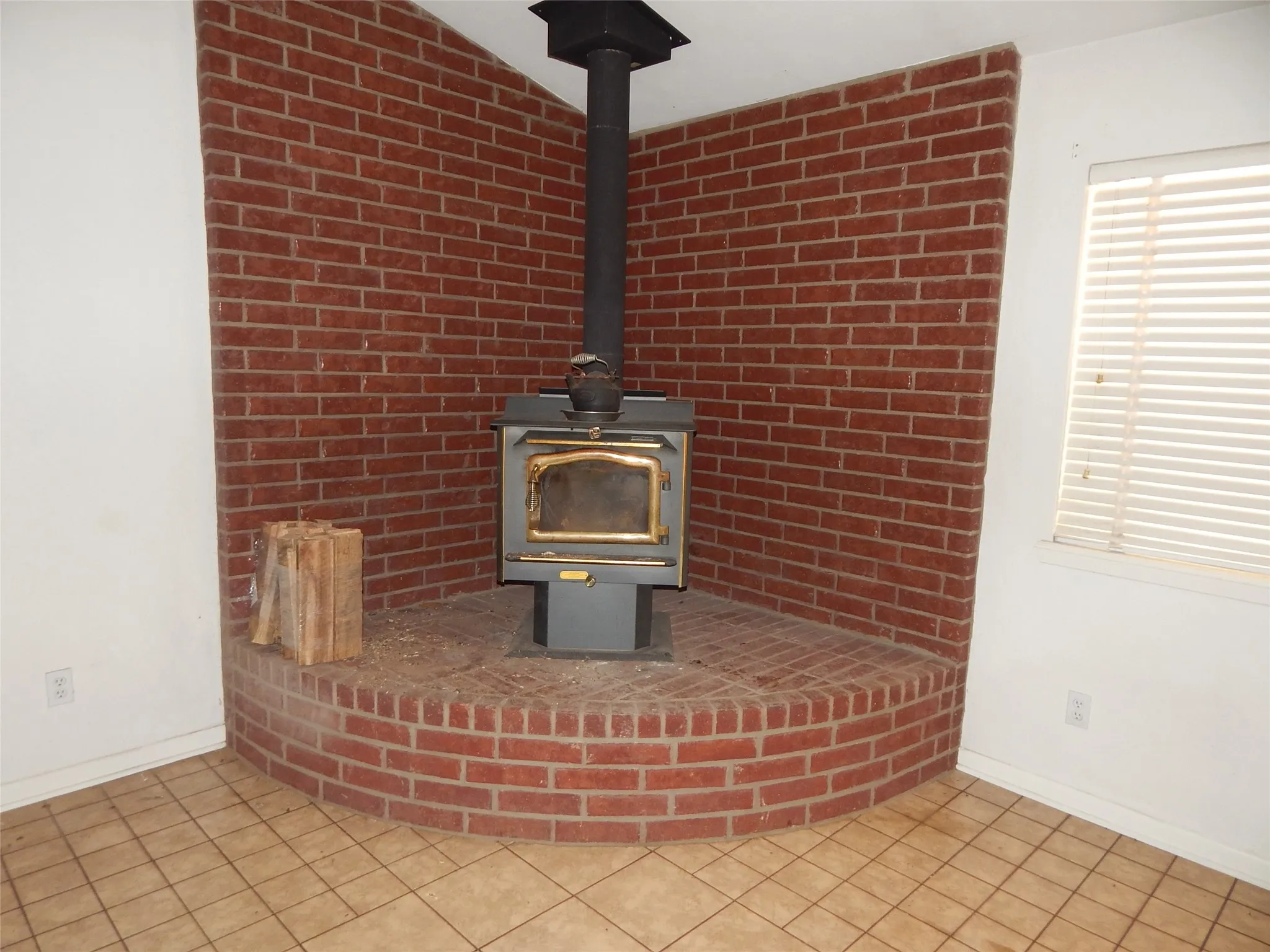 Single Family Residence For Sale in Upshur County , 8267 FM 3358, Gilmer, Texas 75645, 3 Bedroom, 2 Bathroom, 2 Garage spaces, 1,670 Sqft, built in 1996, mls#21381135, Real Estate Agent in Gilmer, Homes For Sale in Upshur county, Homes For Sale in Gilmer, Realtor in Gilmer Texas, Real Estate Brokerage Independent Realty Texas, Luminita Cordes Realtor