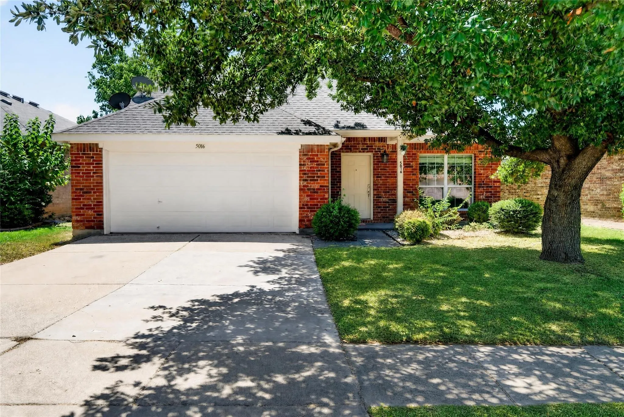 Single Family Residence For Rent in Tarrant County , 5016 Senator Drive, Fort Worth, Texas 76244, 4 Bedroom, 3 Bathroom, 2 Garage spaces, 2,527 Sqft, built in 2003, mls#21380186, Real Estate Agent in Fort Worth, Homes For Rent in Tarrant county, Homes For Rent in Fort Worth, Realtor in Fort Worth Texas, Real Estate Brokerage Independent Realty Texas, Luminita Cordes Realtor