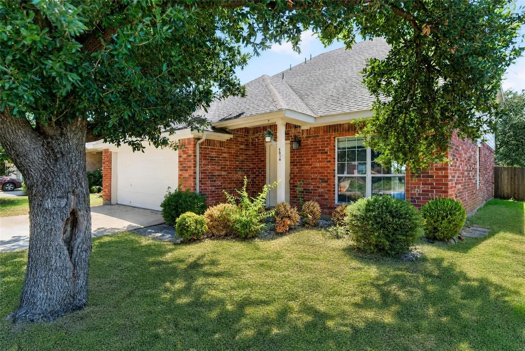 Single Family Residence For Rent in Tarrant County , 5016 Senator Drive, Fort Worth, Texas 76244, 4 Bedroom, 3 Bathroom, 2 Garage spaces, 2,527 Sqft, built in 2003, mls#21380186, Real Estate Agent in Fort Worth, Homes For Rent in Tarrant county, Homes For Rent in Fort Worth, Realtor in Fort Worth Texas, Real Estate Brokerage Independent Realty Texas, Luminita Cordes Realtor