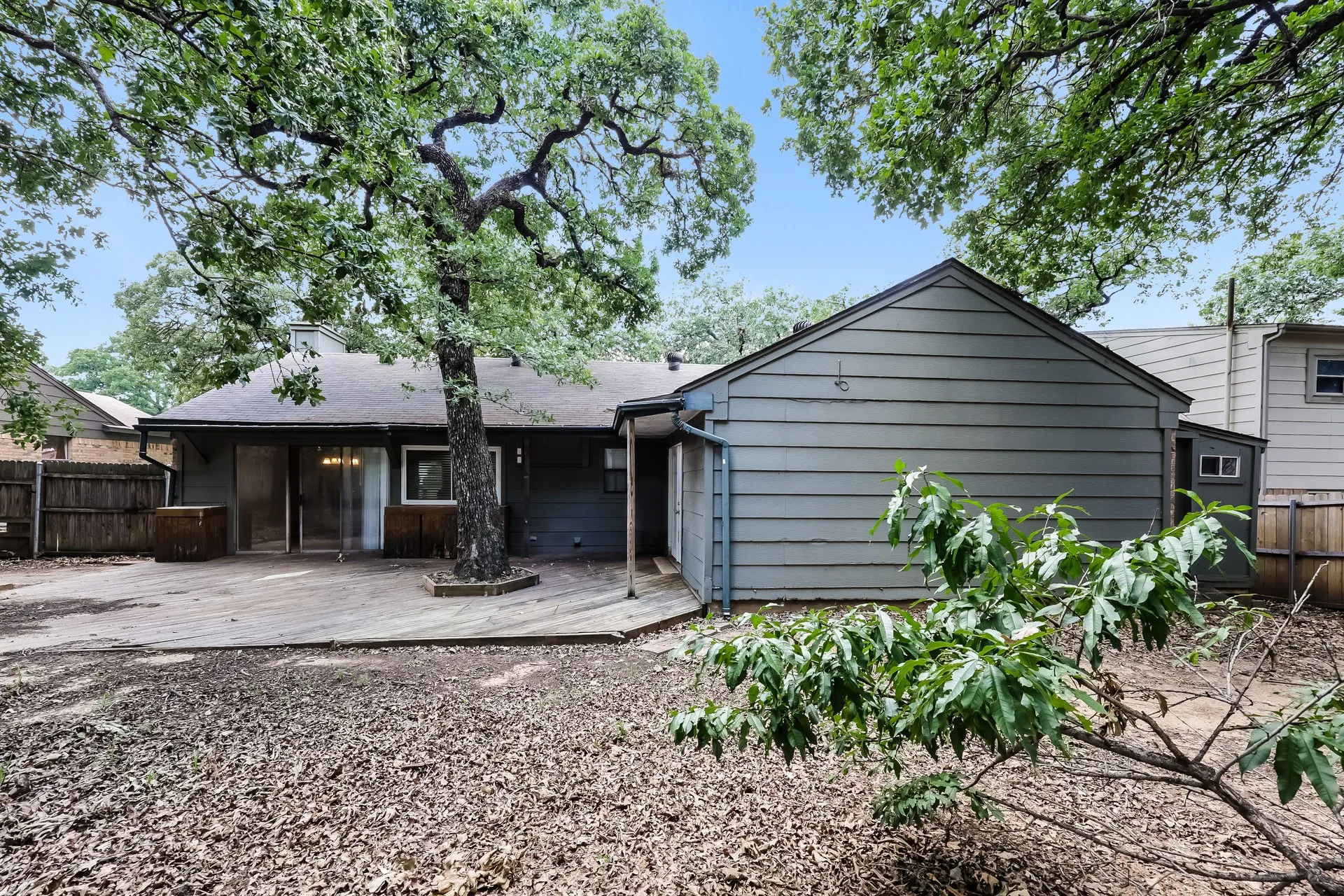 Single Family Residence For Rent in Tarrant County , 1800 Chittam Drive, Euless, Texas 76039, 3 Bedroom, 2 Bathroom, 2 Garage spaces, 1,523 Sqft, built in 1983, mls#21381172, Real Estate Agent in Euless, Homes For Rent in Tarrant county, Homes For Rent in Euless, Realtor in Euless Texas, Real Estate Brokerage Independent Realty Texas, Luminita Cordes Realtor