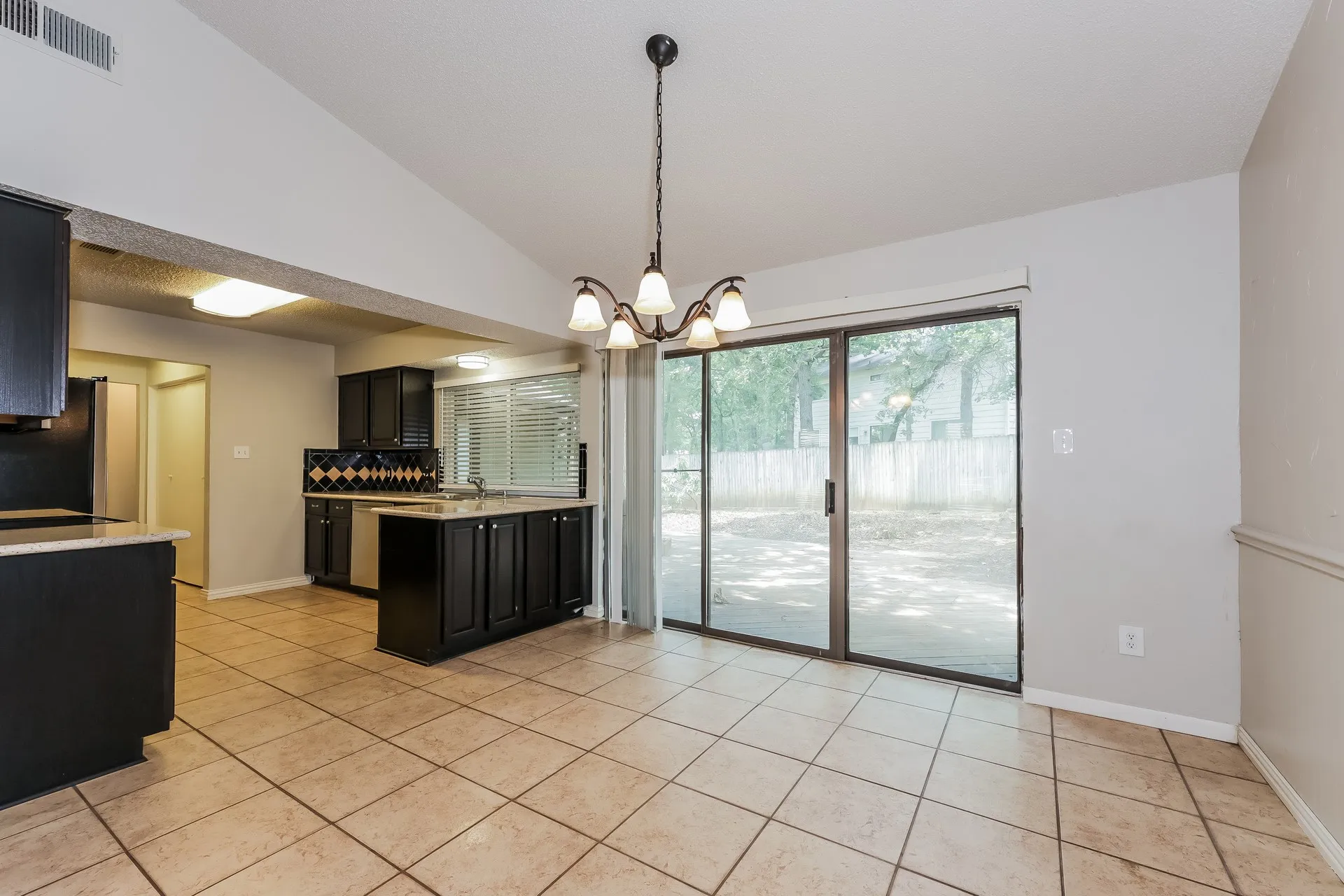 Single Family Residence For Rent in Tarrant County , 1800 Chittam Drive, Euless, Texas 76039, 3 Bedroom, 2 Bathroom, 2 Garage spaces, 1,523 Sqft, built in 1983, mls#21381172, Real Estate Agent in Euless, Homes For Rent in Tarrant county, Homes For Rent in Euless, Realtor in Euless Texas, Real Estate Brokerage Independent Realty Texas, Luminita Cordes Realtor