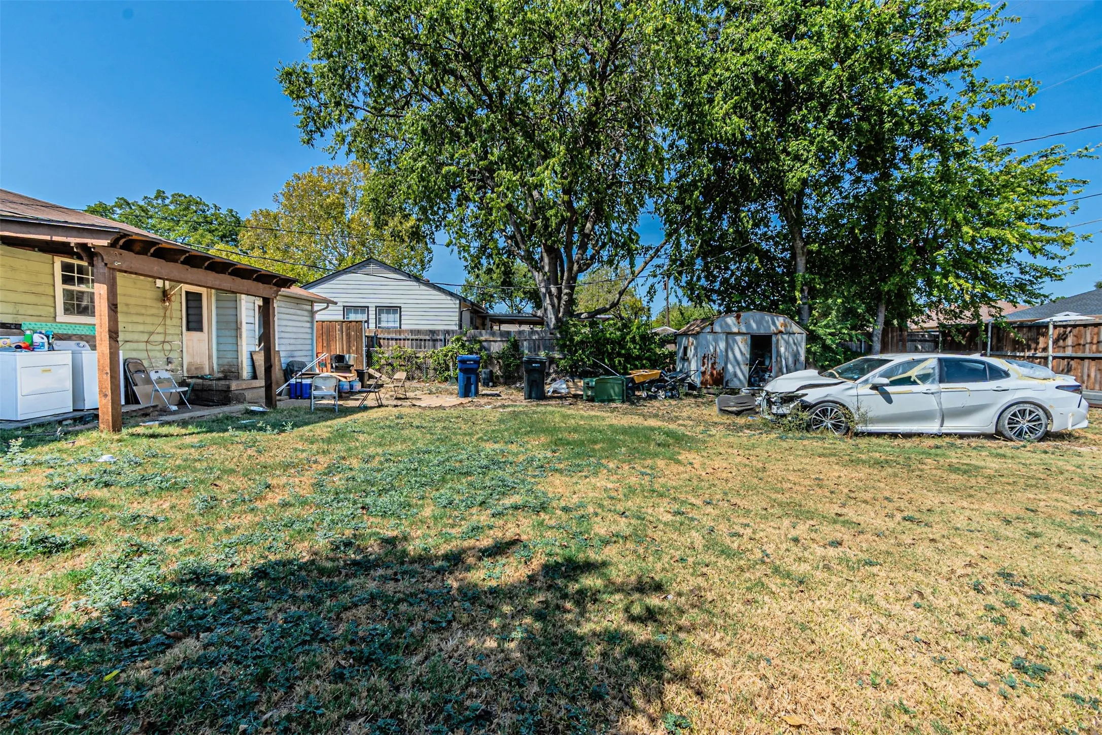 Single Family Residence For Sale in Dallas County , 305 Chandler Drive, Garland, Texas 75040, 3 Bedroom, 1 Bathroom, Garage spaces, 1,056 Sqft, built in 1952, mls#21381176, Real Estate Agent in Garland, Homes For Sale in Dallas county, Homes For Sale in Garland, Realtor in Garland Texas, Real Estate Brokerage Independent Realty Texas, Luminita Cordes Realtor
