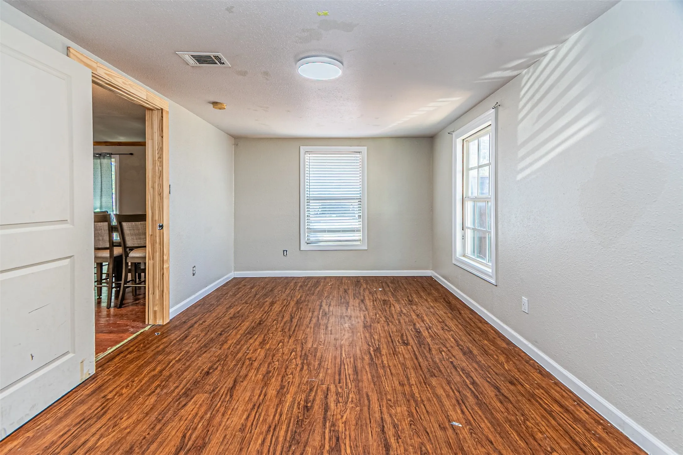 Single Family Residence For Sale in Dallas County , 305 Chandler Drive, Garland, Texas 75040, 3 Bedroom, 1 Bathroom, Garage spaces, 1,056 Sqft, built in 1952, mls#21381176, Real Estate Agent in Garland, Homes For Sale in Dallas county, Homes For Sale in Garland, Realtor in Garland Texas, Real Estate Brokerage Independent Realty Texas, Luminita Cordes Realtor