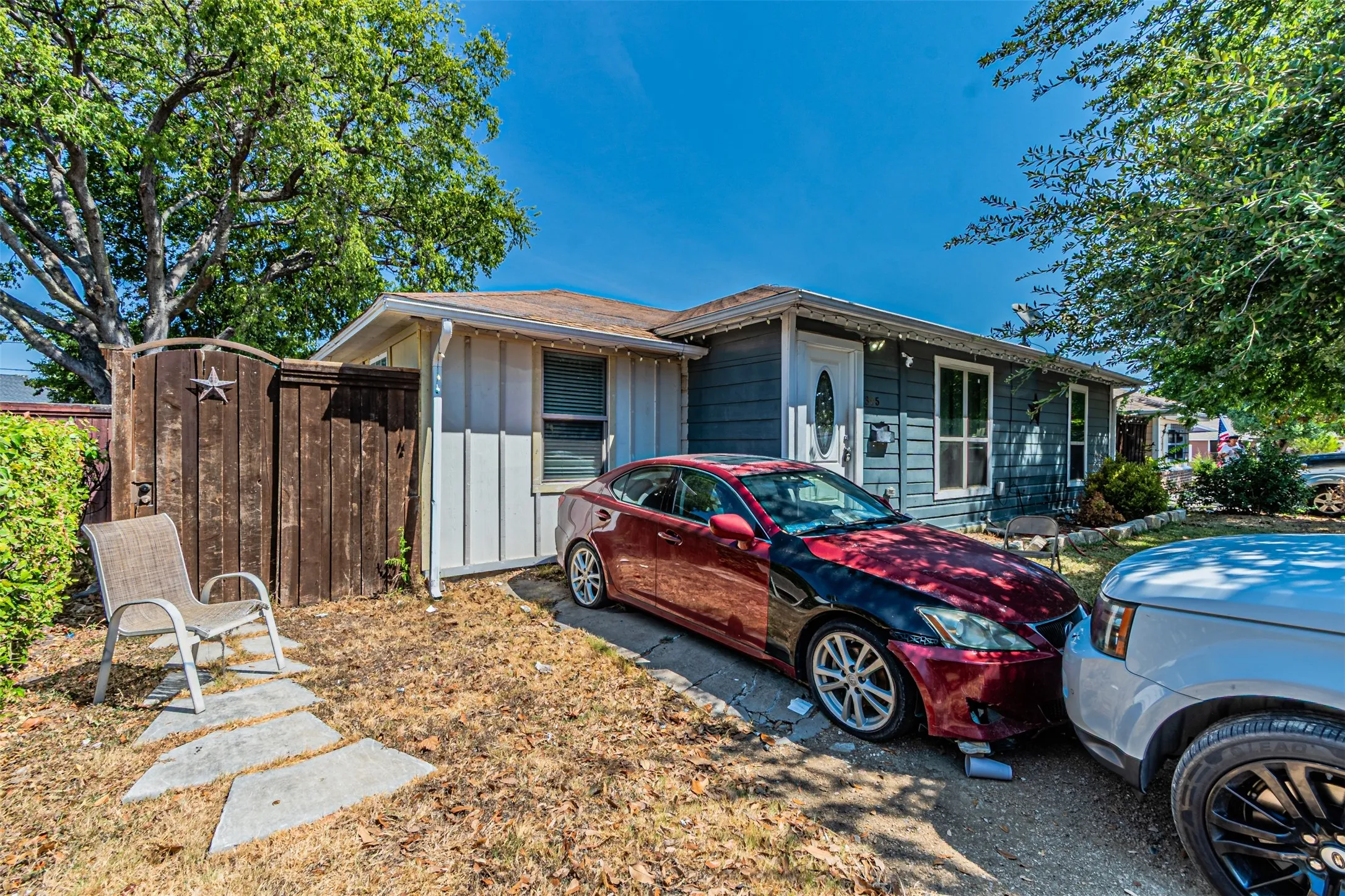 Single Family Residence For Sale in Dallas County , 305 Chandler Drive, Garland, Texas 75040, 3 Bedroom, 1 Bathroom, Garage spaces, 1,056 Sqft, built in 1952, mls#21381176, Real Estate Agent in Garland, Homes For Sale in Dallas county, Homes For Sale in Garland, Realtor in Garland Texas, Real Estate Brokerage Independent Realty Texas, Luminita Cordes Realtor