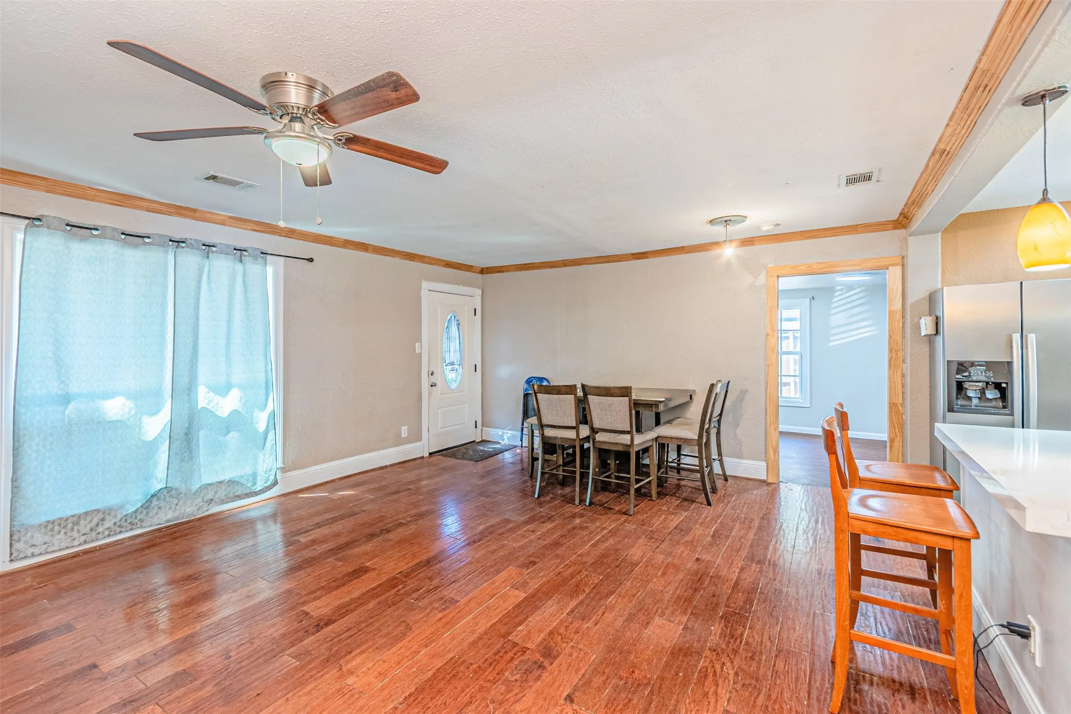 Single Family Residence For Sale in Dallas County , 305 Chandler Drive, Garland, Texas 75040, 3 Bedroom, 1 Bathroom, Garage spaces, 1,056 Sqft, built in 1952, mls#21381176, Real Estate Agent in Garland, Homes For Sale in Dallas county, Homes For Sale in Garland, Realtor in Garland Texas, Real Estate Brokerage Independent Realty Texas, Luminita Cordes Realtor