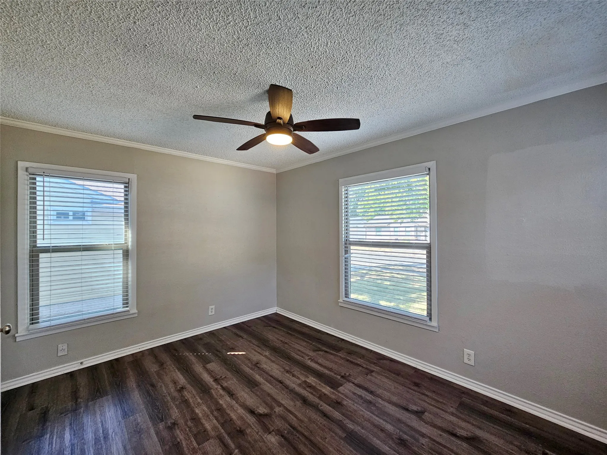Single Family Residence For Sale in Dallas County , 10630 Newcombe Drive, Dallas, Texas 75228, 3 Bedroom, 1 Bathroom, 1 Garage spaces, 1,146 Sqft, built in 1951, mls#21381177, Real Estate Agent in Dallas, Homes For Sale in Dallas county, Homes For Sale in Dallas, Realtor in Dallas Texas, Real Estate Brokerage Independent Realty Texas, Luminita Cordes Realtor
