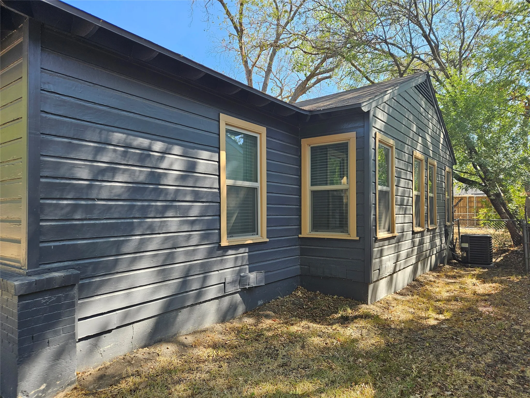 Single Family Residence For Sale in Dallas County , 10630 Newcombe Drive, Dallas, Texas 75228, 3 Bedroom, 1 Bathroom, 1 Garage spaces, 1,146 Sqft, built in 1951, mls#21381177, Real Estate Agent in Dallas, Homes For Sale in Dallas county, Homes For Sale in Dallas, Realtor in Dallas Texas, Real Estate Brokerage Independent Realty Texas, Luminita Cordes Realtor