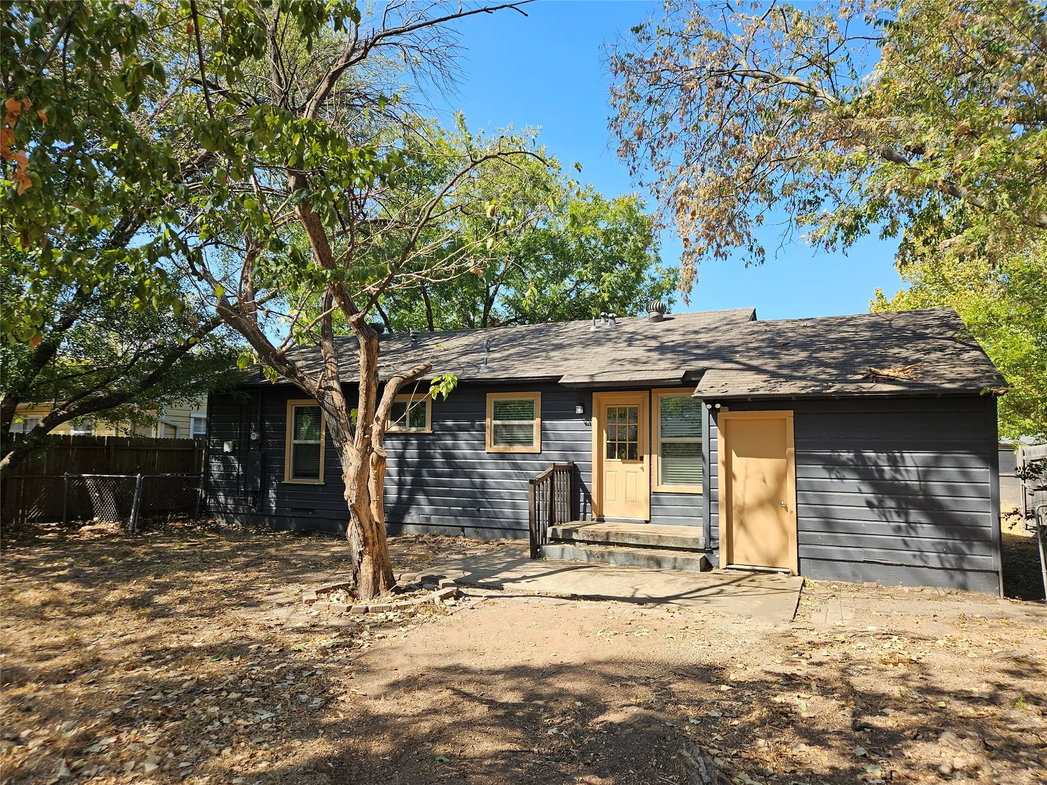 Single Family Residence For Sale in Dallas County , 10630 Newcombe Drive, Dallas, Texas 75228, 3 Bedroom, 1 Bathroom, 1 Garage spaces, 1,146 Sqft, built in 1951, mls#21381177, Real Estate Agent in Dallas, Homes For Sale in Dallas county, Homes For Sale in Dallas, Realtor in Dallas Texas, Real Estate Brokerage Independent Realty Texas, Luminita Cordes Realtor