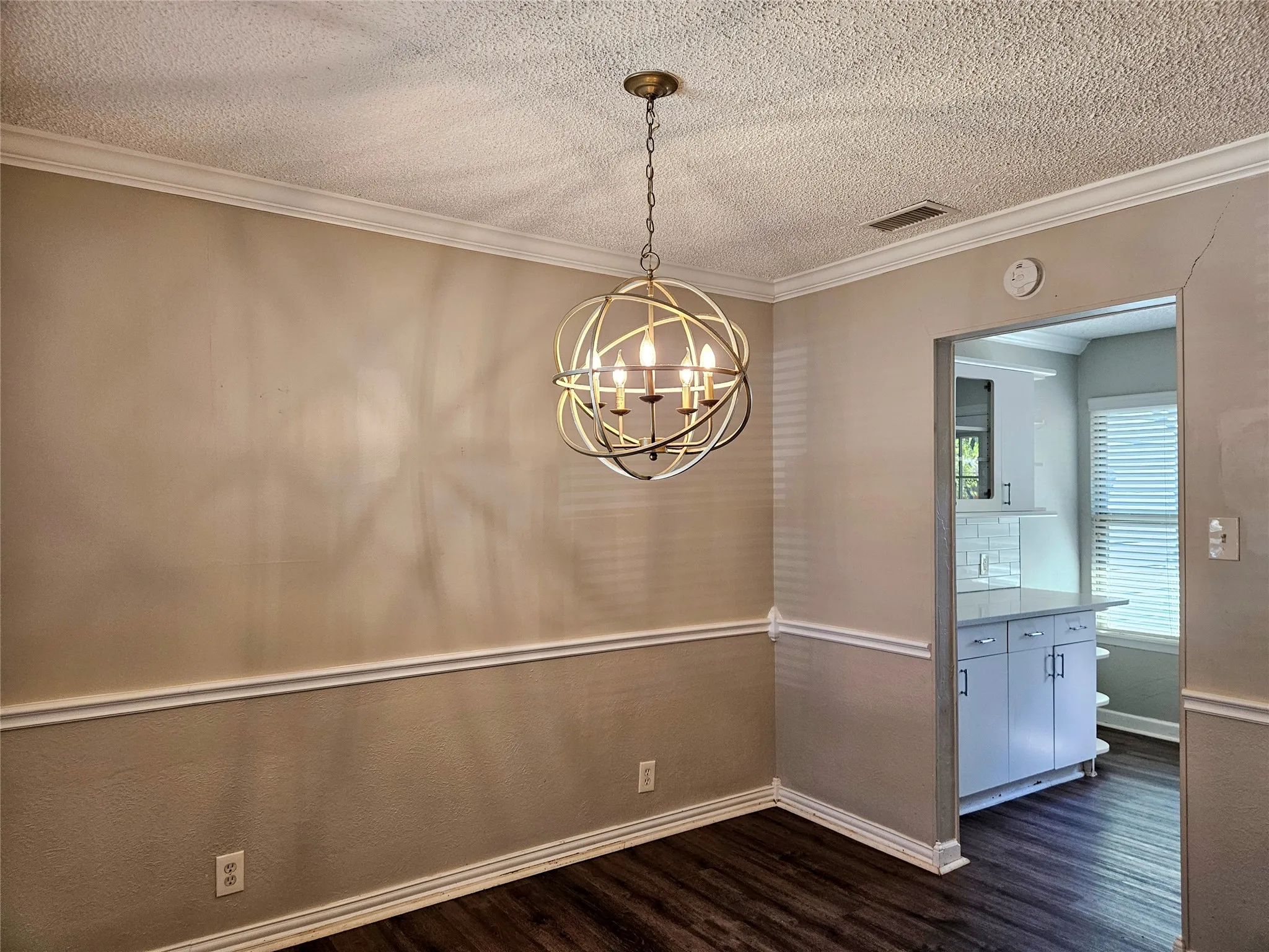 Single Family Residence For Sale in Dallas County , 10630 Newcombe Drive, Dallas, Texas 75228, 3 Bedroom, 1 Bathroom, 1 Garage spaces, 1,146 Sqft, built in 1951, mls#21381177, Real Estate Agent in Dallas, Homes For Sale in Dallas county, Homes For Sale in Dallas, Realtor in Dallas Texas, Real Estate Brokerage Independent Realty Texas, Luminita Cordes Realtor