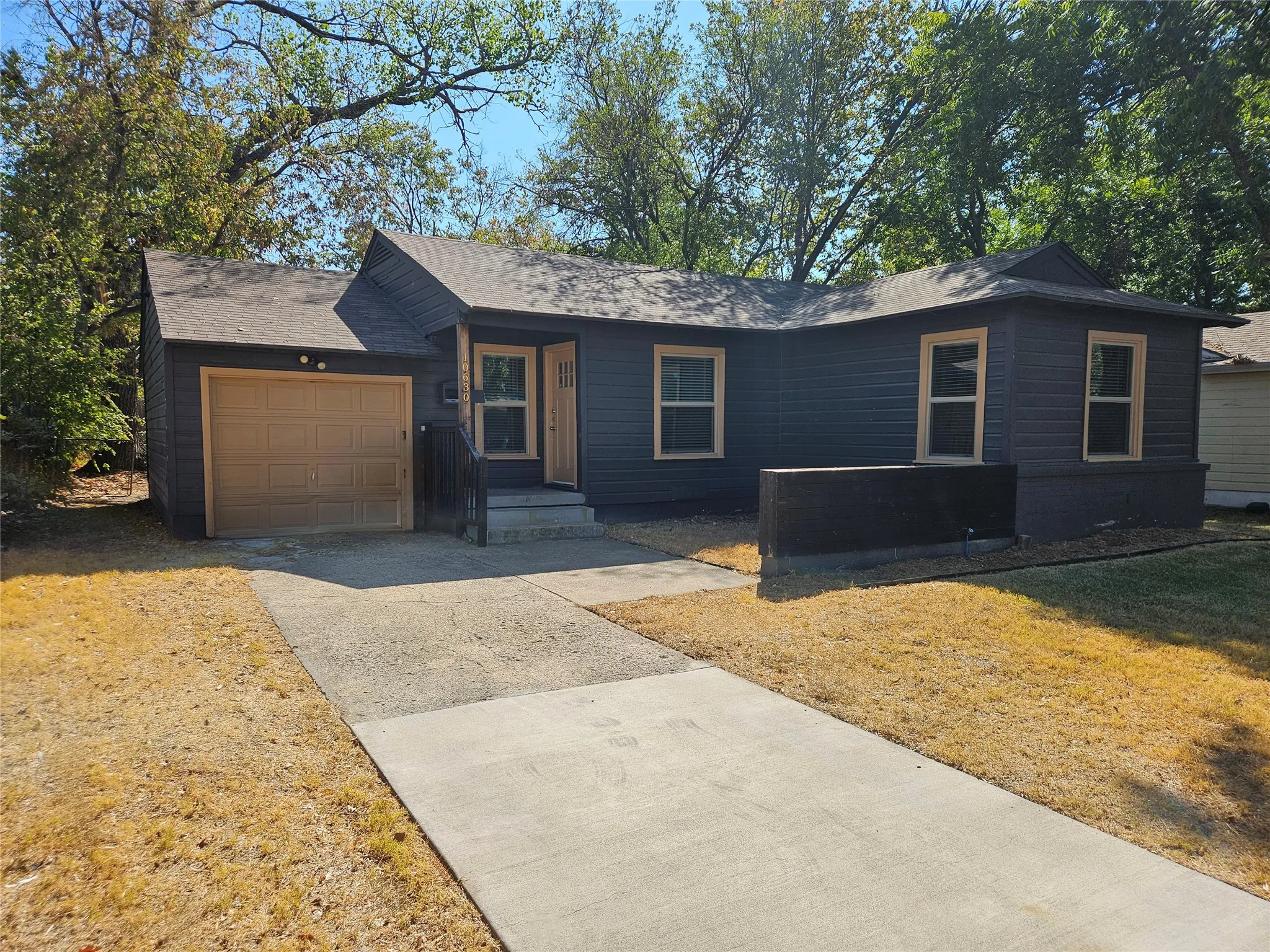 Single Family Residence For Sale in Dallas County , 10630 Newcombe Drive, Dallas, Texas 75228, 3 Bedroom, 1 Bathroom, 1 Garage spaces, 1,146 Sqft, built in 1951, mls#21381177, Real Estate Agent in Dallas, Homes For Sale in Dallas county, Homes For Sale in Dallas, Realtor in Dallas Texas, Real Estate Brokerage Independent Realty Texas, Luminita Cordes Realtor