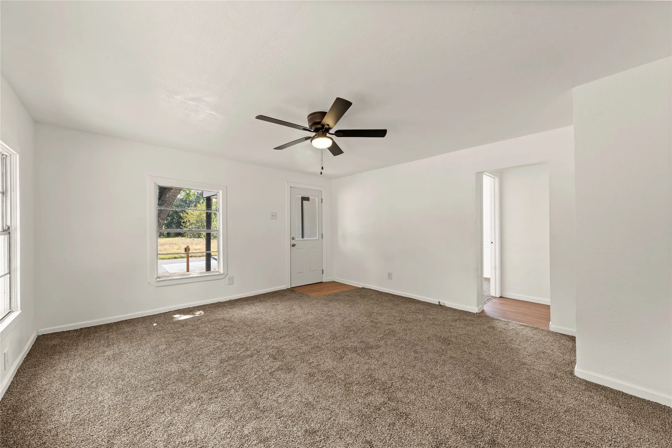 Single Family Residence For Sale in Mc Lennan County , 927 Oakwood Avenue, Waco, Texas 76706, 3 Bedroom, 1 Bathroom, Garage spaces, 1,060 Sqft, built in 1950, mls#21381092, Real Estate Agent in Waco, Homes For Sale in Mc Lennan county, Homes For Sale in Waco, Realtor in Waco Texas, Real Estate Brokerage Independent Realty Texas, Luminita Cordes Realtor